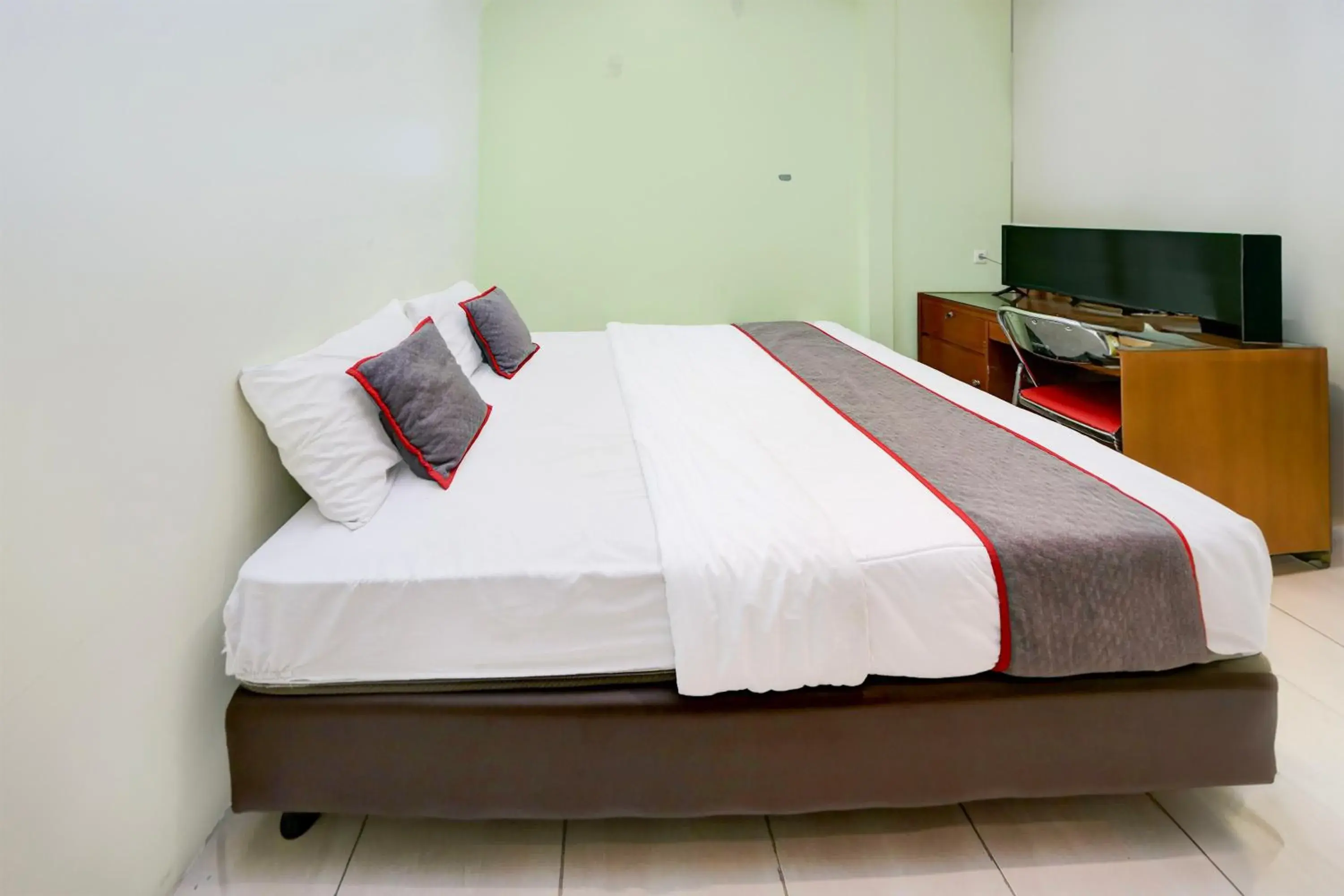 Bedroom, Bed in Hotel O Tangerang Near Supermall Karawaci Formerly Bromo 18 Bedroom, Bed in Hotel O Tangerang Near Supermall Karawaci Formerly Bromo 18