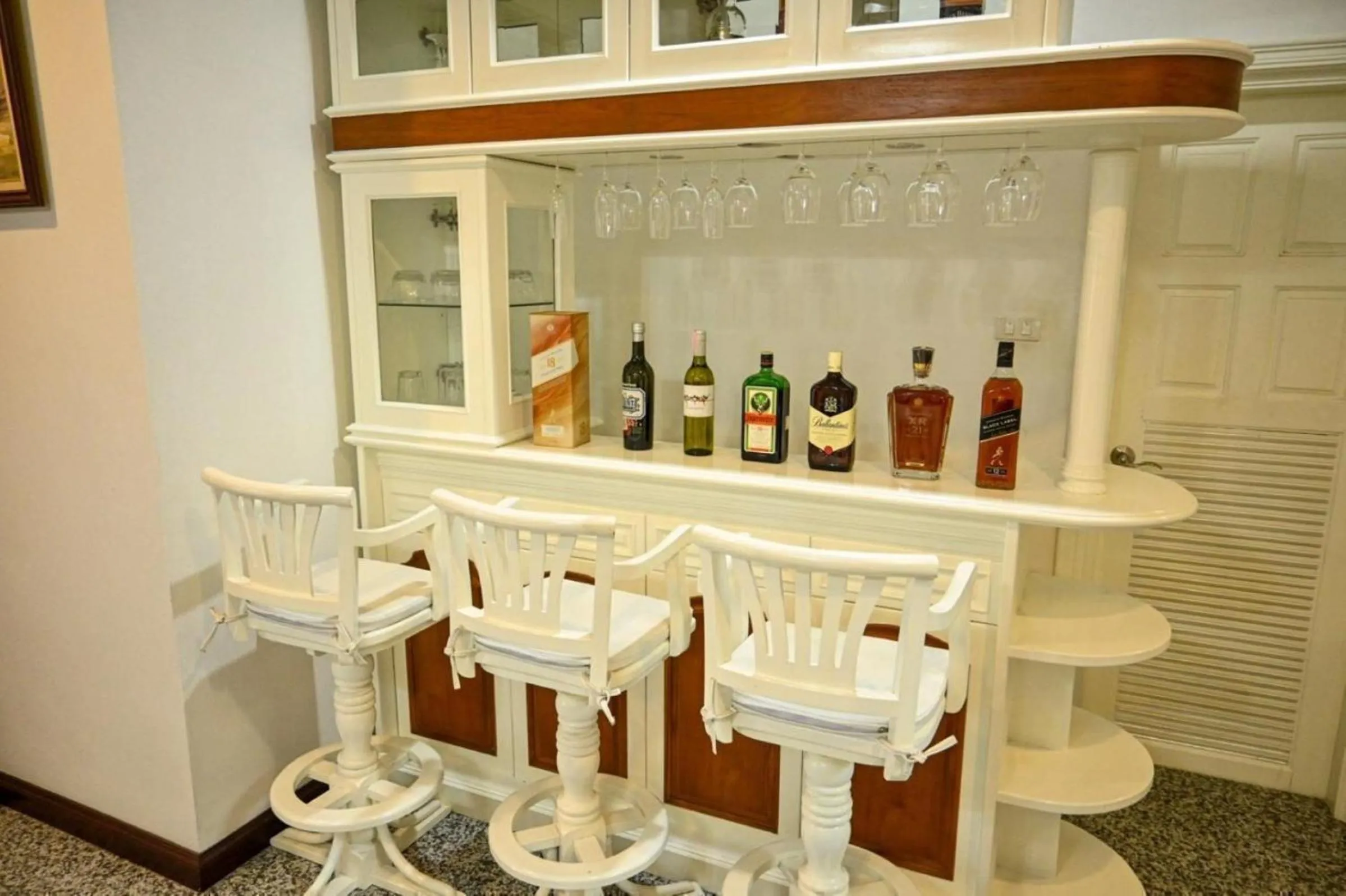 Lounge or bar in Ishara Villa