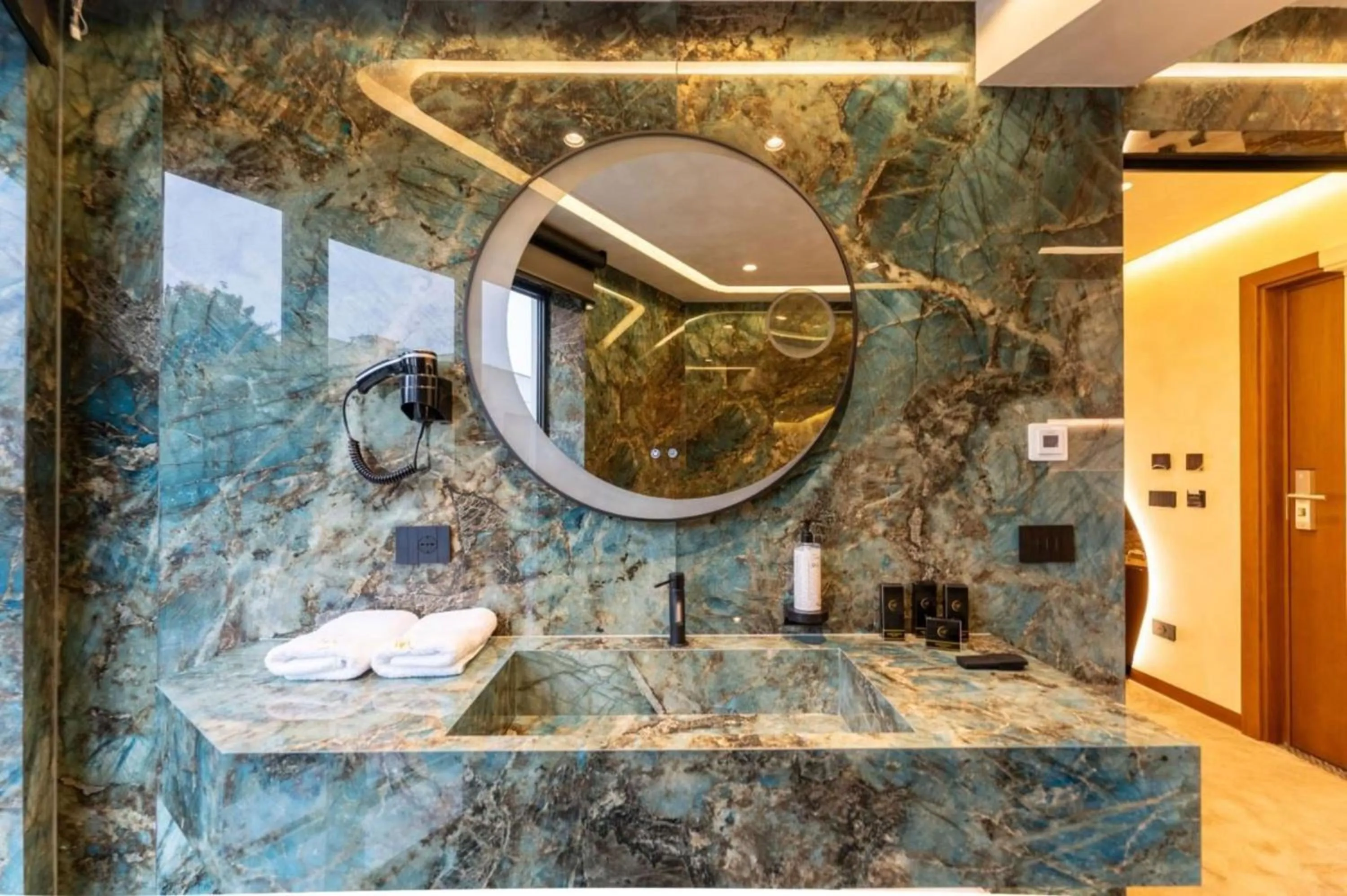 Bathroom in Mattis Hotel