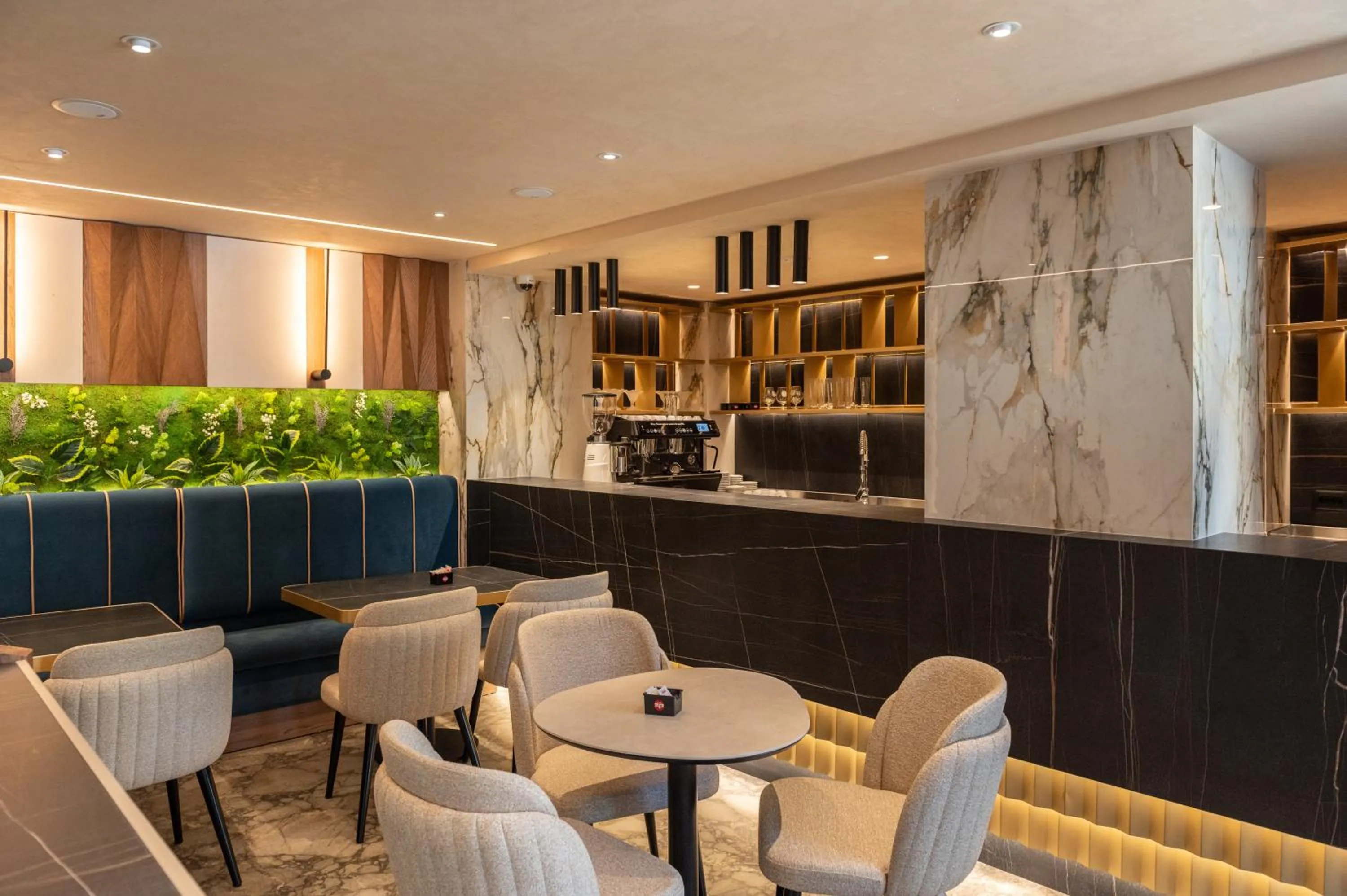 Lounge or bar in Mattis Hotel