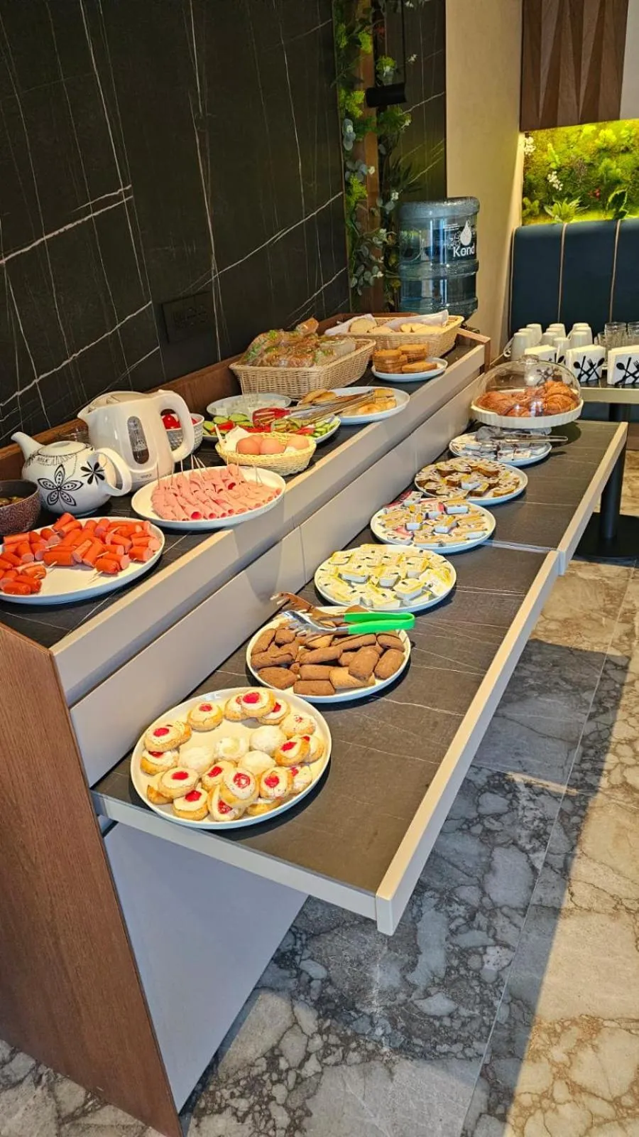 Buffet breakfast in Mattis Hotel