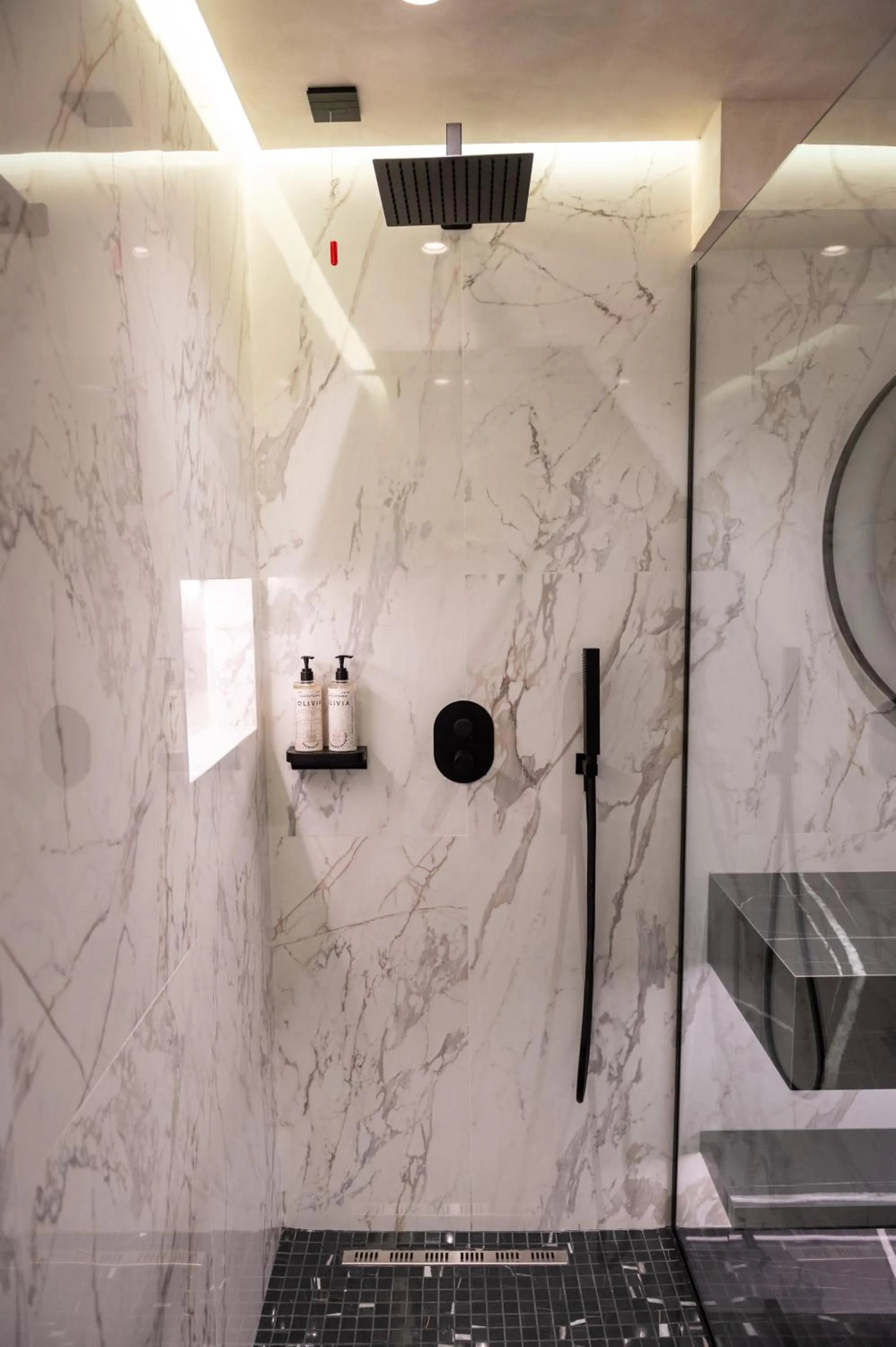 Shower in Mattis Hotel