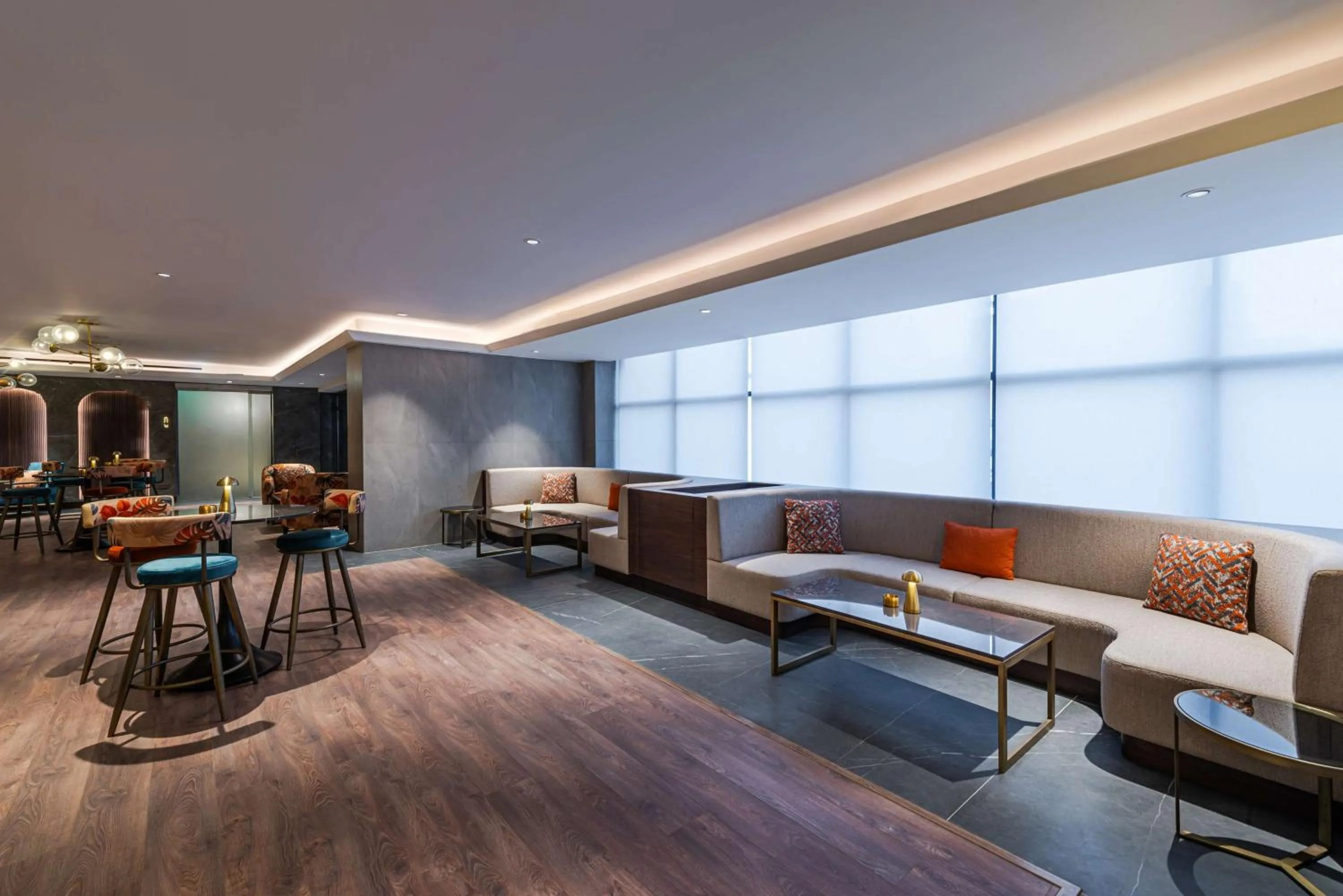 Lounge or bar in Doubletree By Hilton Amman Hotel & Residences