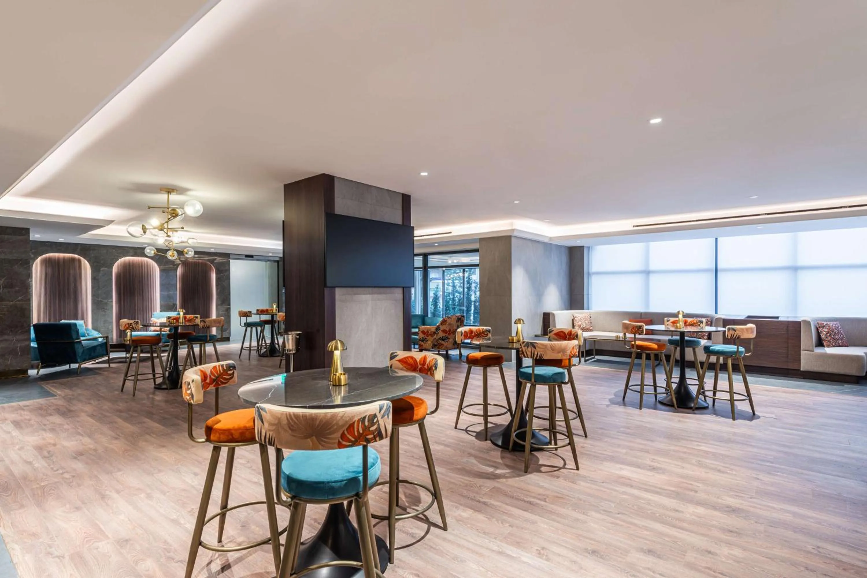 Lounge or bar in Doubletree By Hilton Amman Hotel & Residences