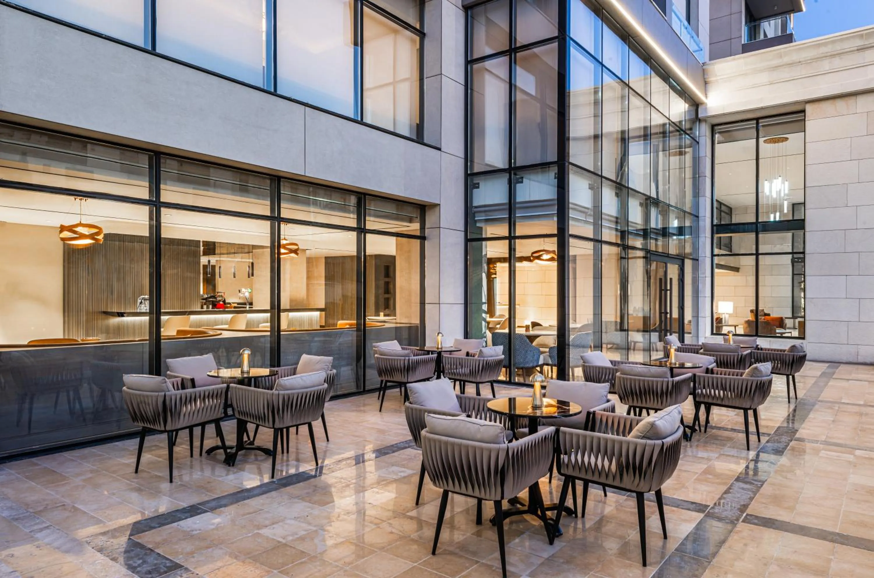 Restaurant/places to eat in Doubletree By Hilton Amman Hotel & Residences