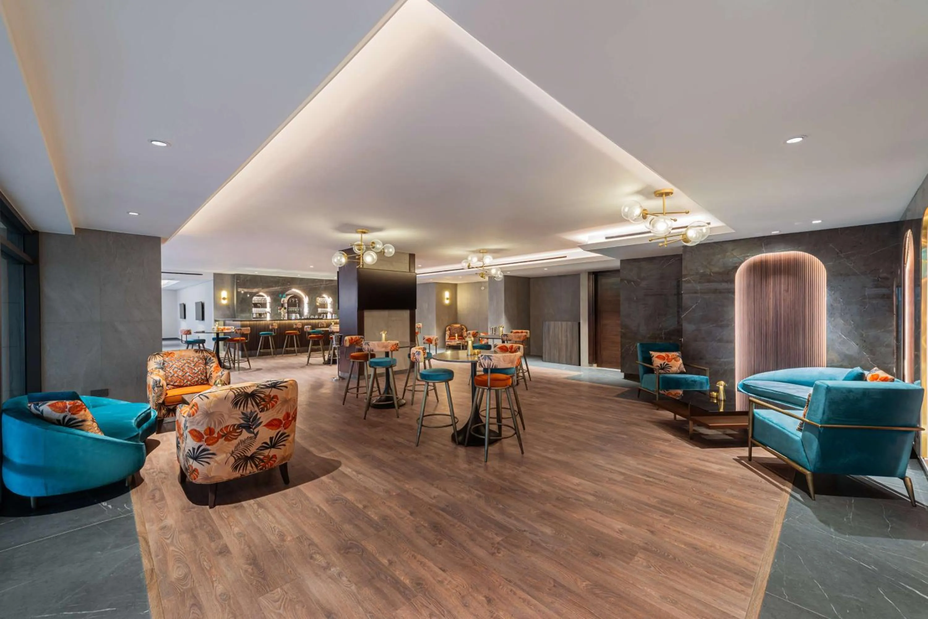 Restaurant/places to eat in Doubletree By Hilton Amman Hotel & Residences