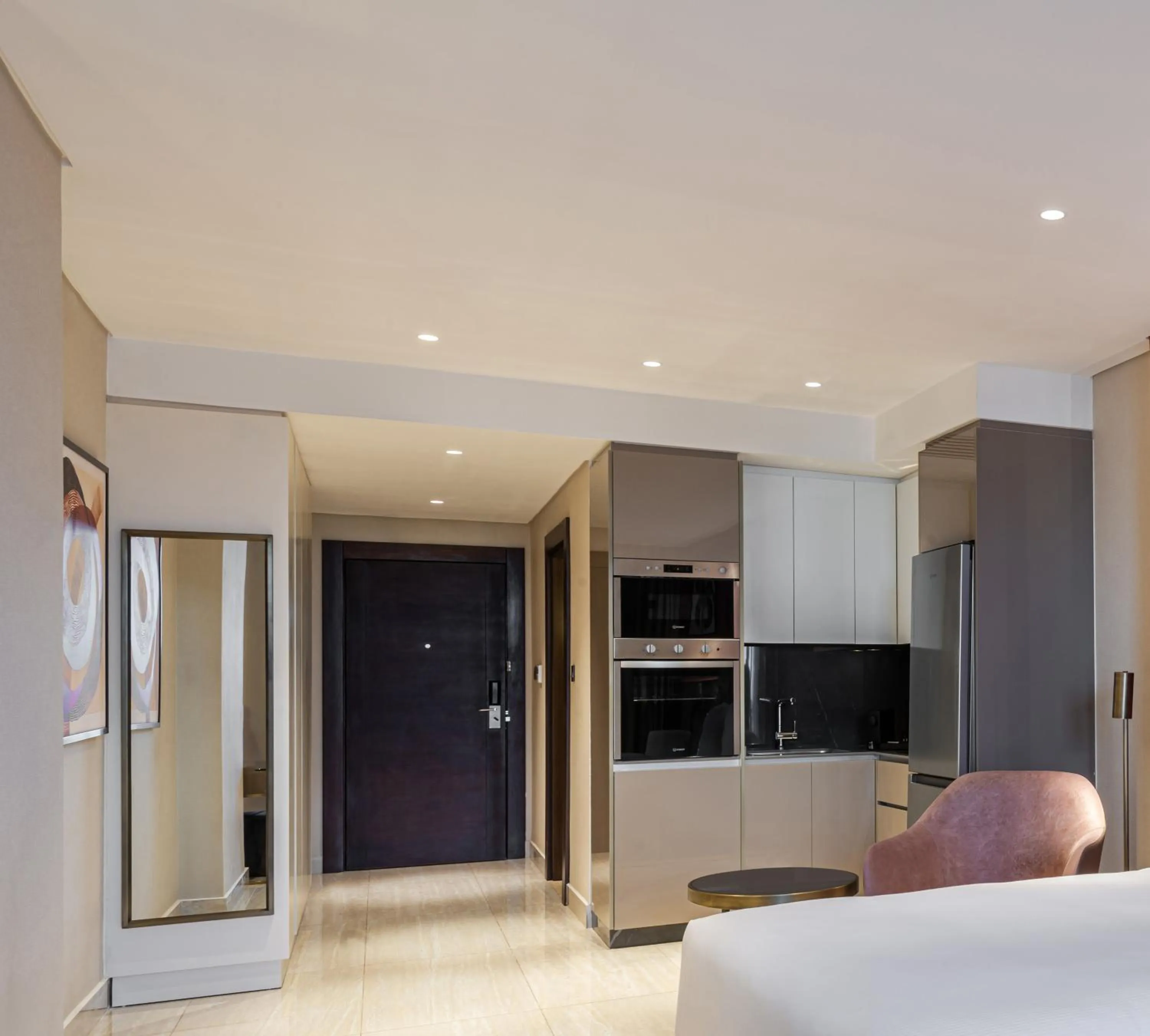 Kitchen or kitchenette, Bed in Doubletree By Hilton Amman Hotel & Residences