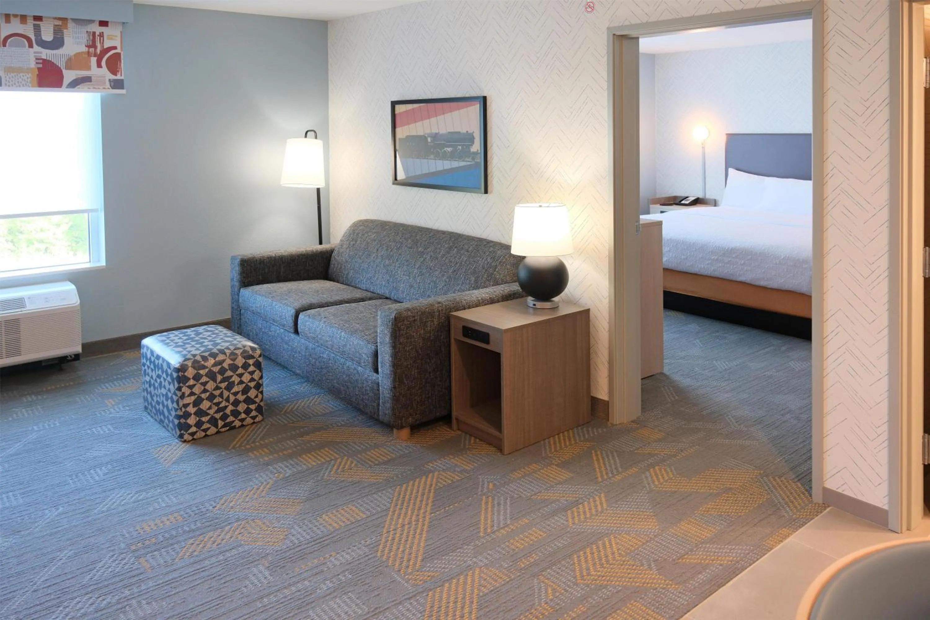 Living room, Bed in Home2 Suites By Hilton Lima