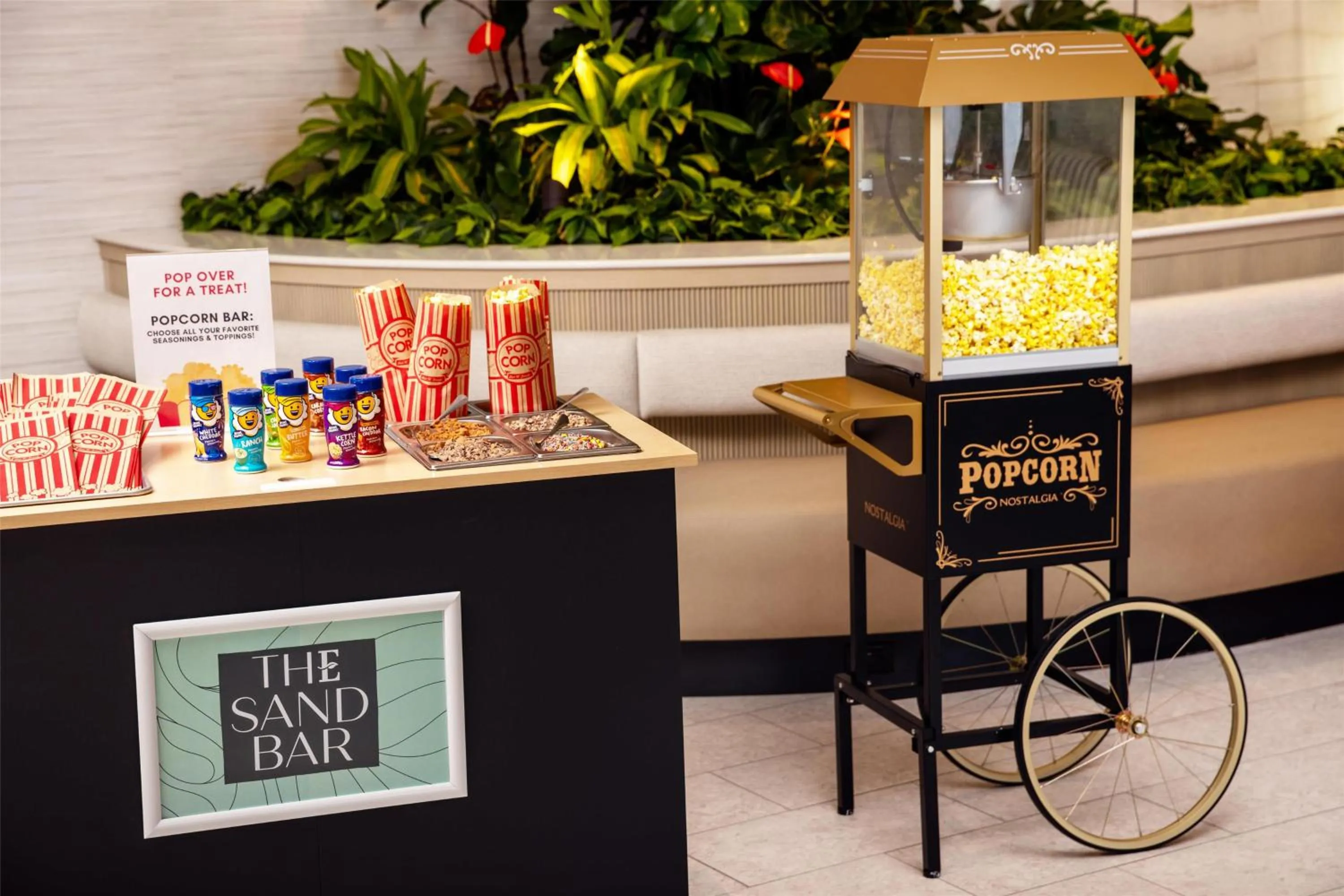 Dining area in Embassy Suites By Hilton Gulf Shores Beach Resort