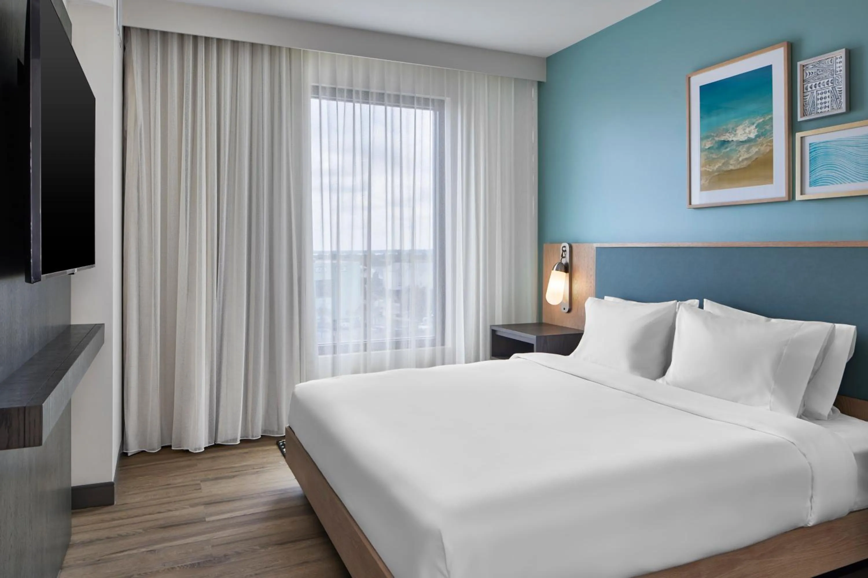 Bedroom, Bed in Embassy Suites By Hilton Gulf Shores Beach Resort