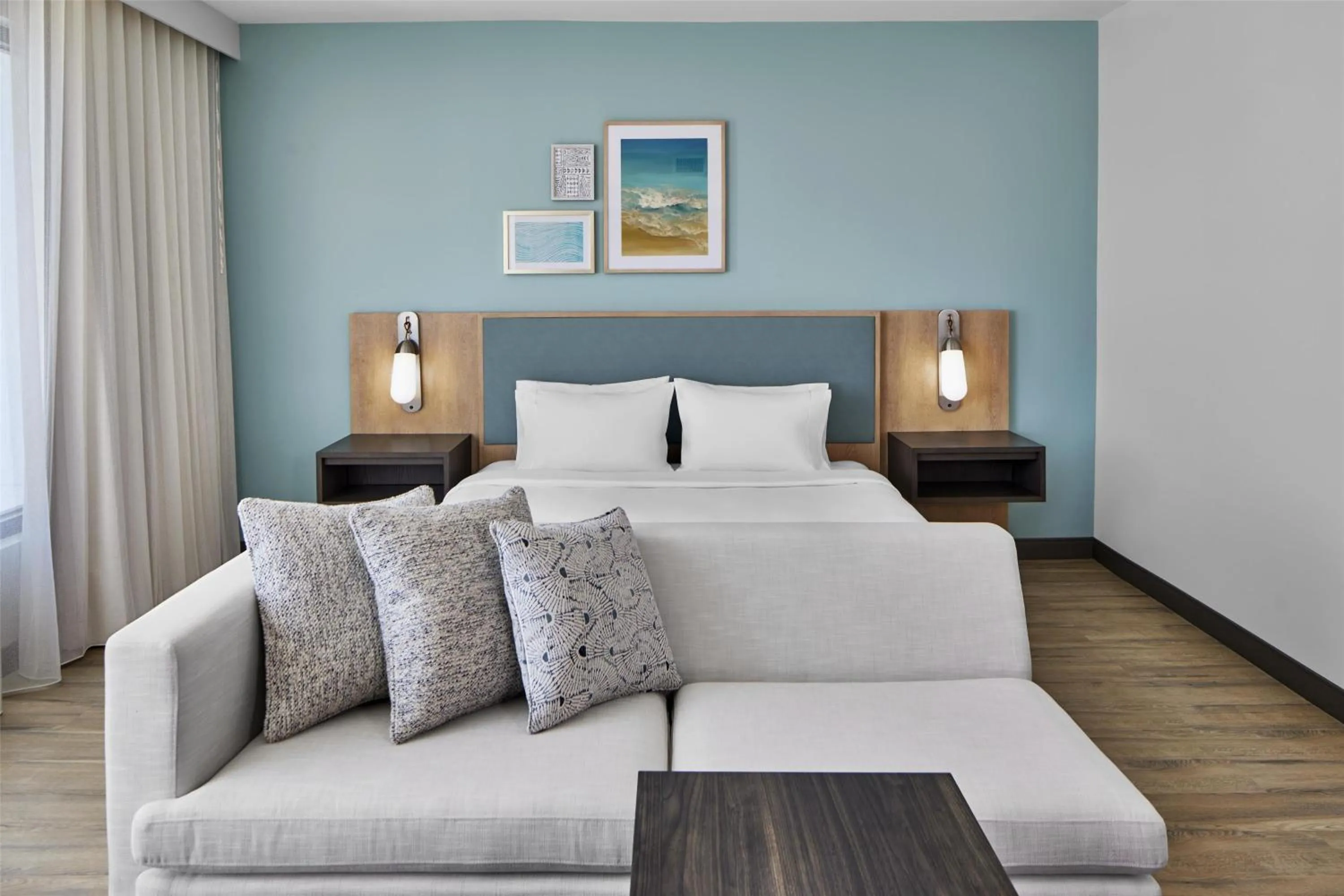 Living room in Embassy Suites By Hilton Gulf Shores Beach Resort