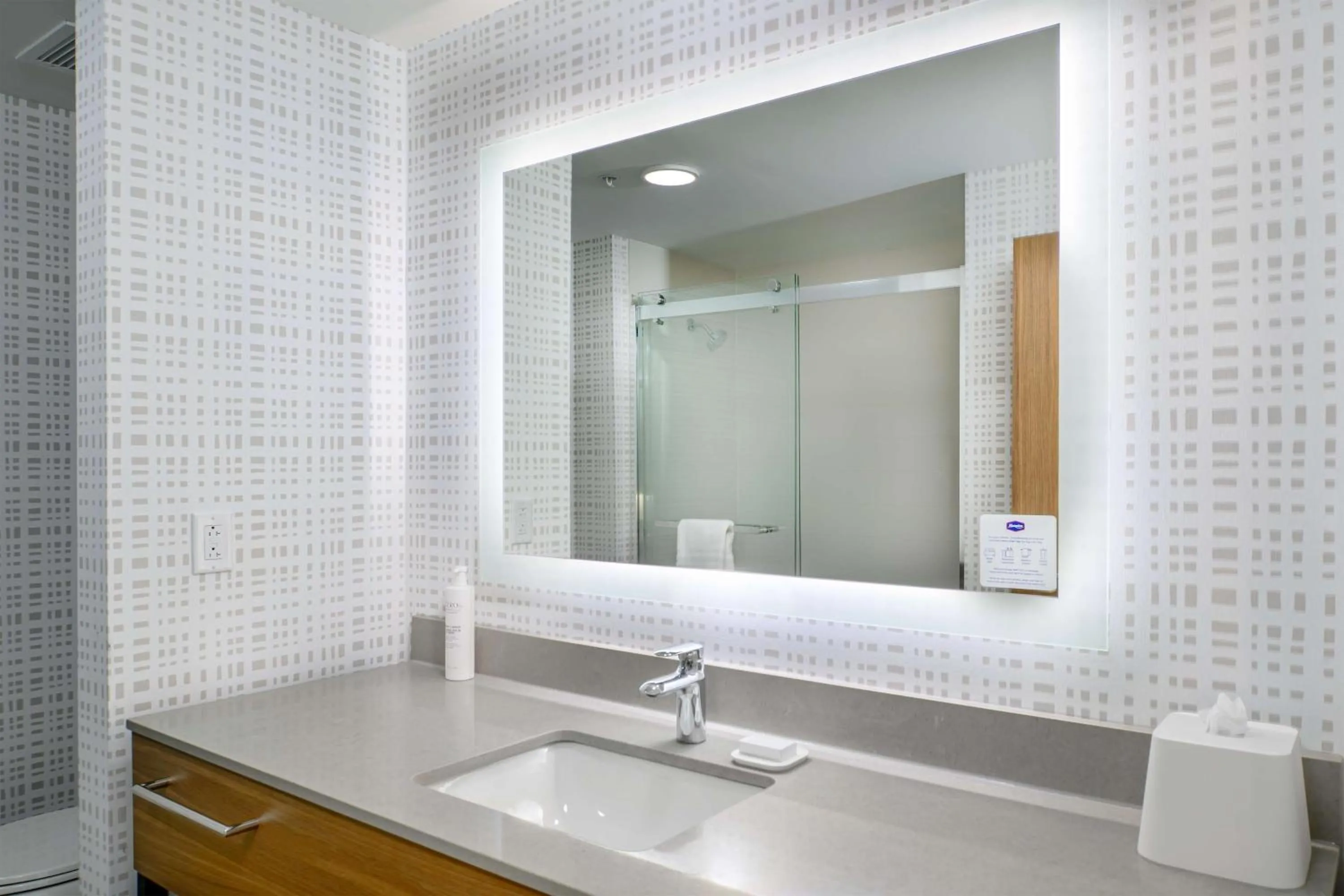 Bathroom in Hampton Inn By Hilton St Louis Airport