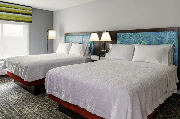 Bed in Hampton Inn By Hilton St Louis Airport