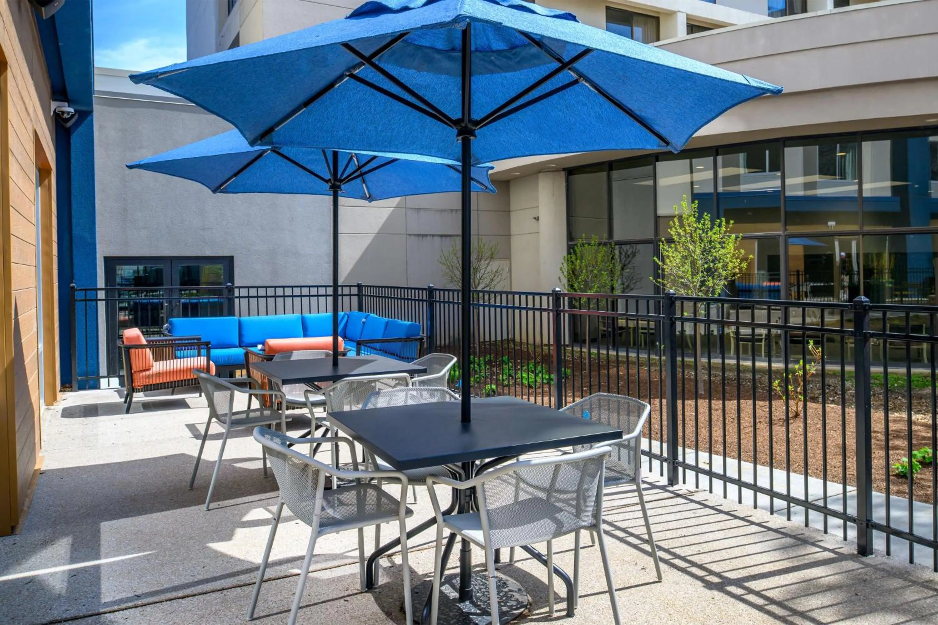 Patio in Hampton Inn By Hilton St Louis Airport