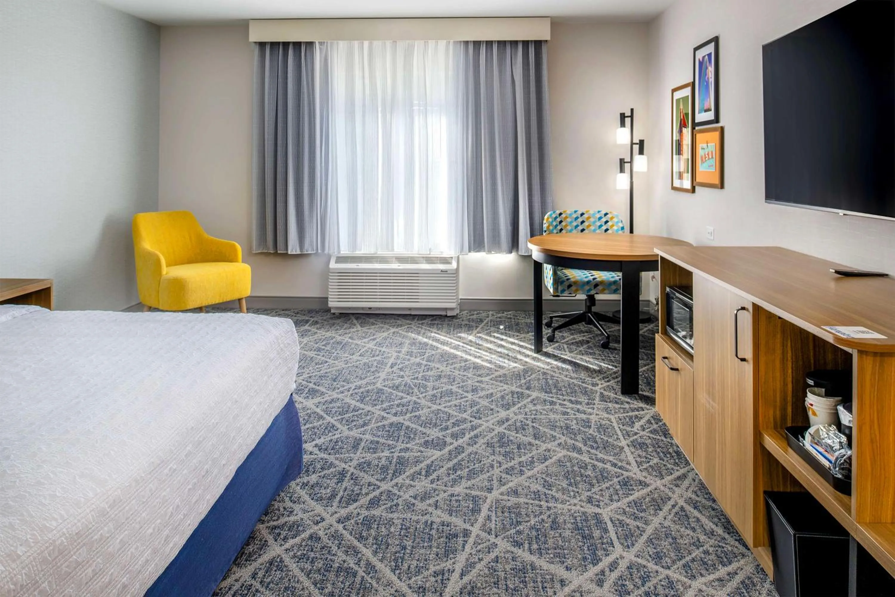 Bed in Hampton Inn By Hilton St Louis Airport