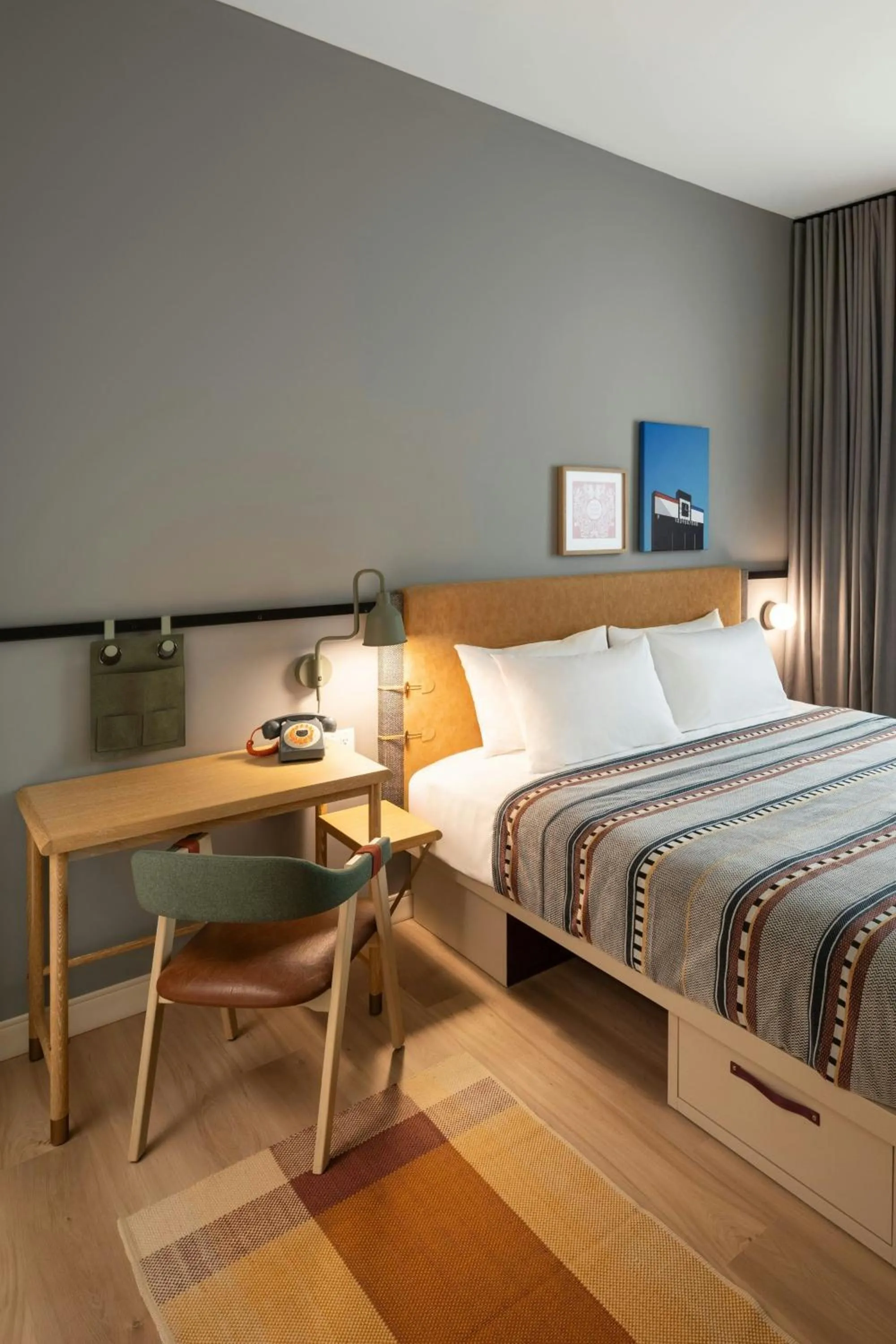 Photo of the whole room, Bed in Moxy Cincinnati Downtown