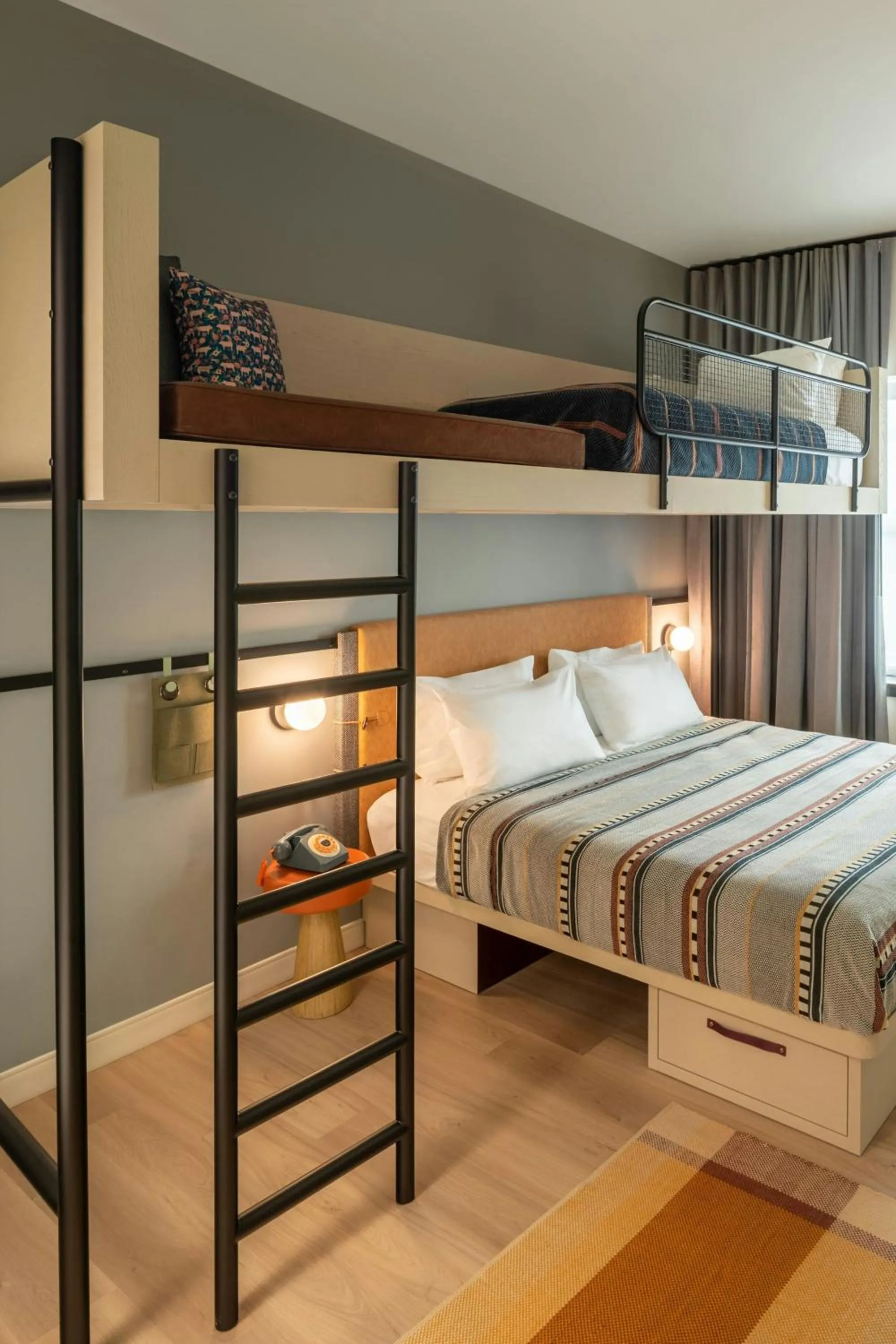 Photo of the whole room, Bed in Moxy Cincinnati Downtown