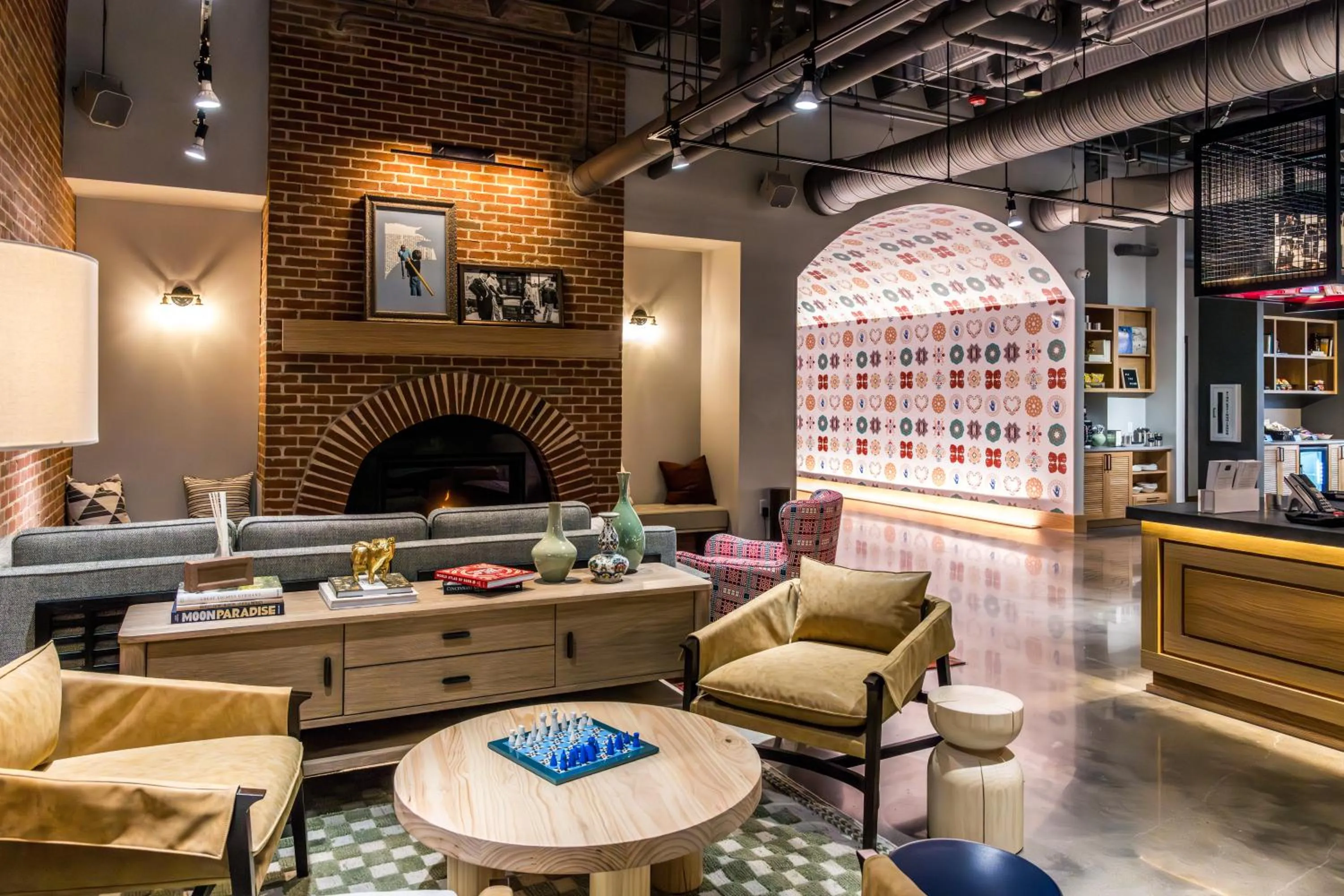 Lounge or bar in Moxy Cincinnati Downtown