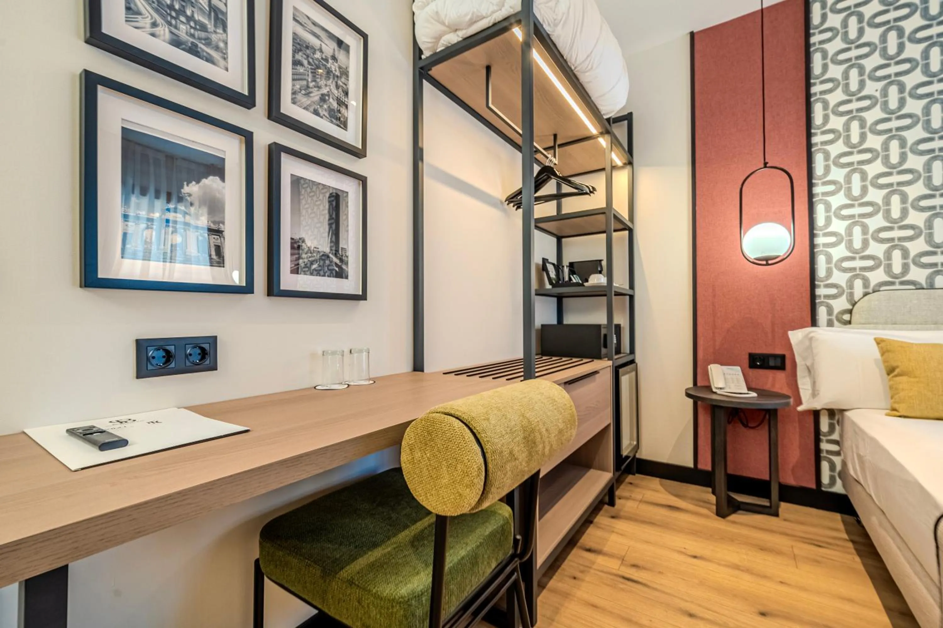 Seating area, Bed in ITC Madrid by Soho Boutique