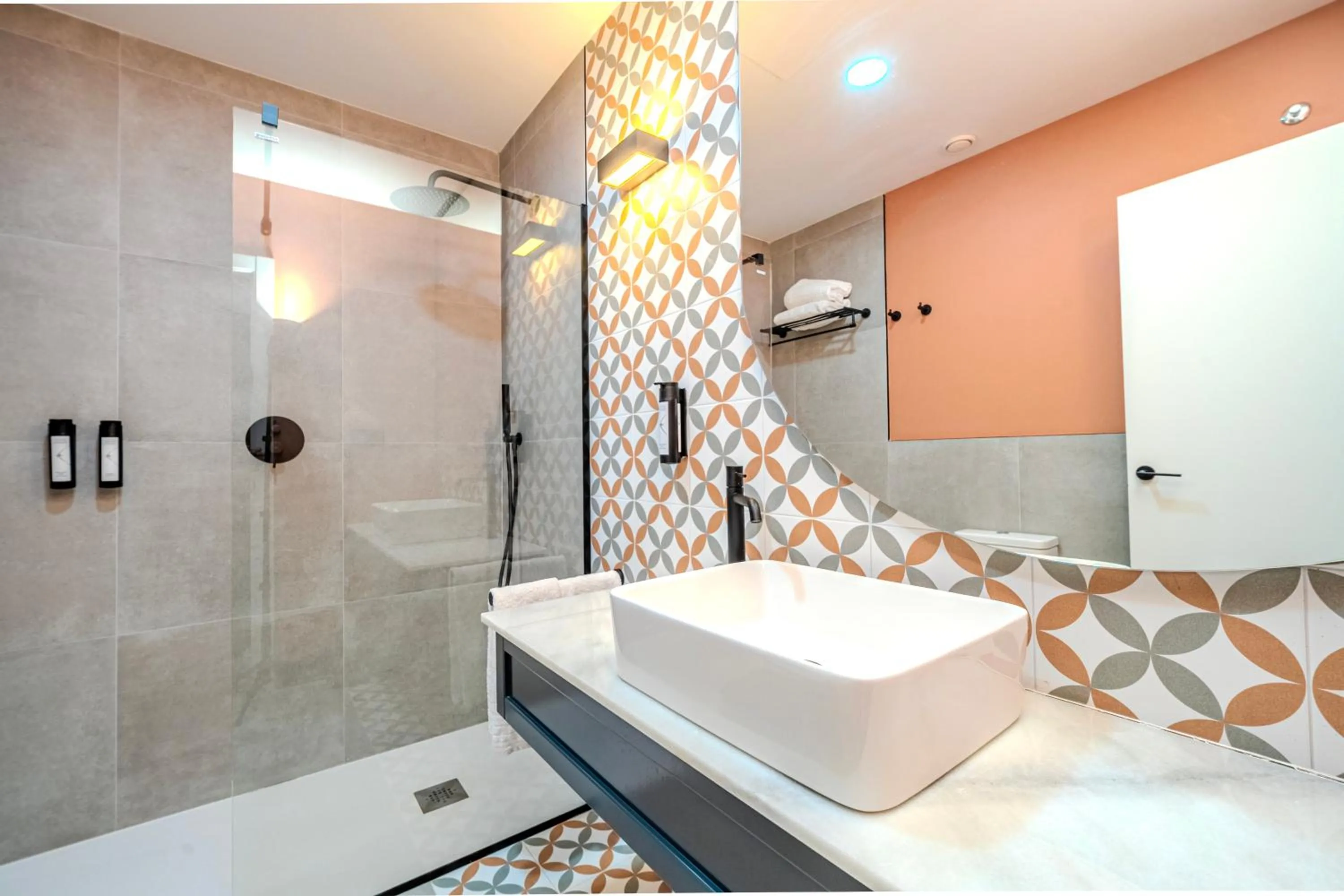 Bathroom in ITC Madrid by Soho Boutique