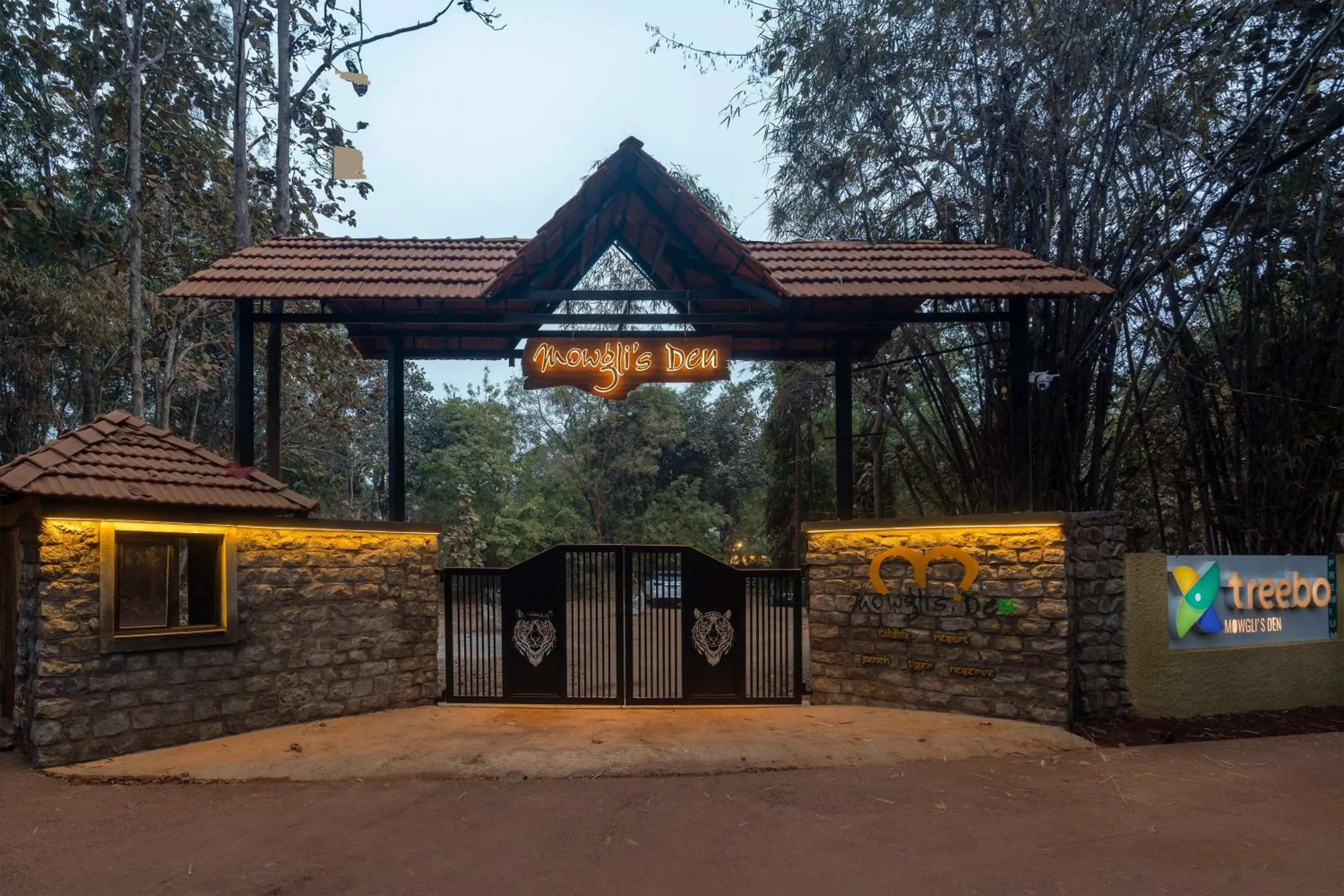 Facade/entrance in Treebo Premium Mowgli's Den Pench with Swimming Pool