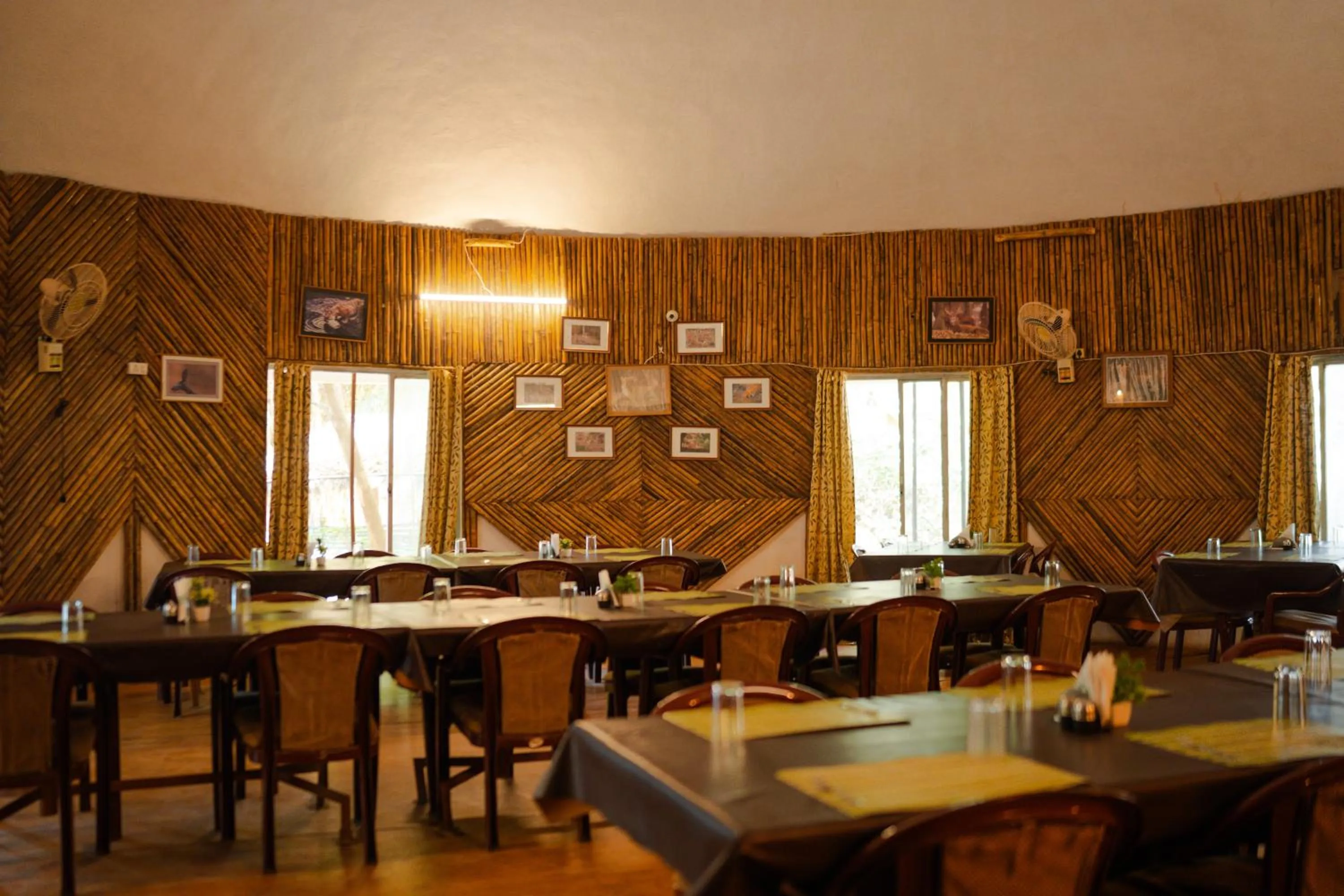 Restaurant/places to eat in Treebo Premium Mowgli's Den, Pench