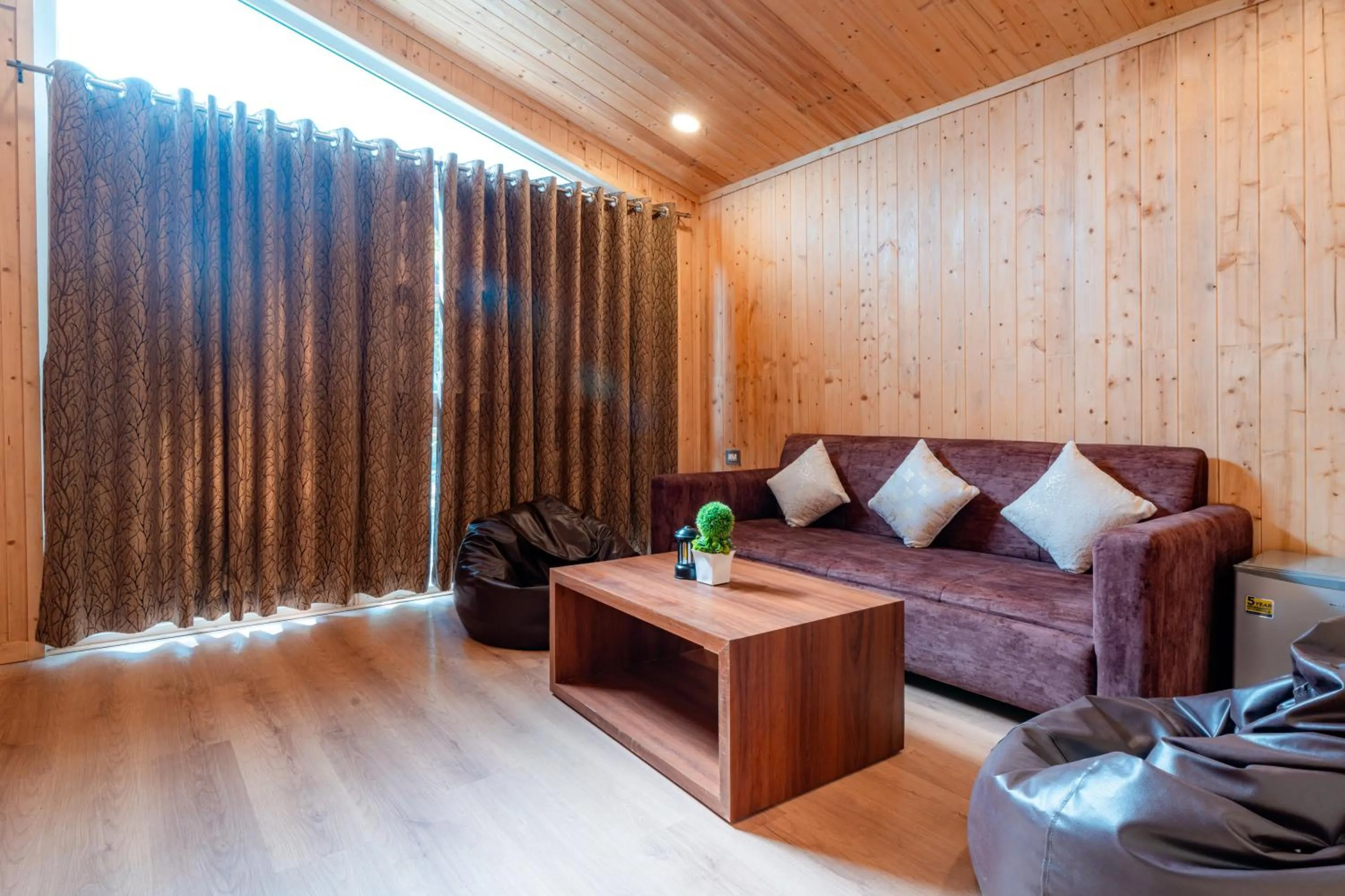 Seating area in Treebo Premium Mowgli's Den, Pench