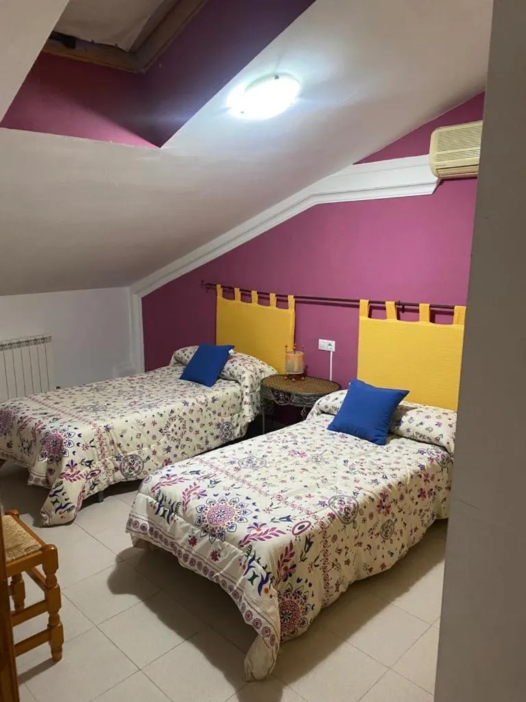 Bedroom, Bed in Hostal y Apartamentos la Vereda