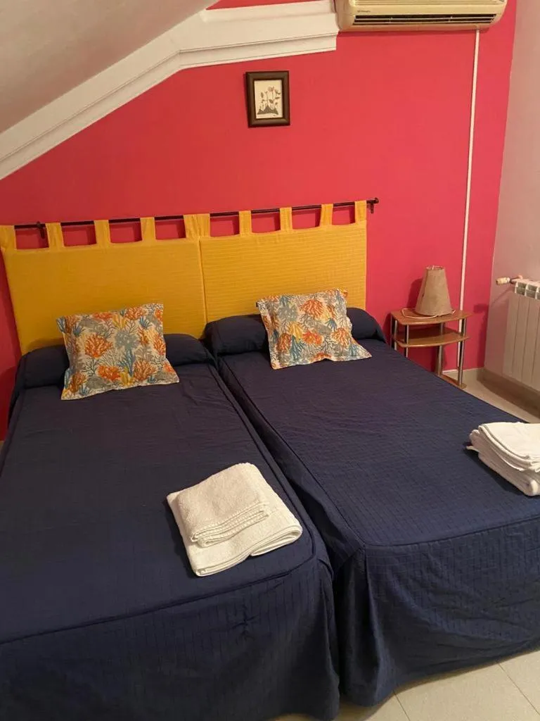 Bedroom, Bed in Hostal y Apartamentos la Vereda