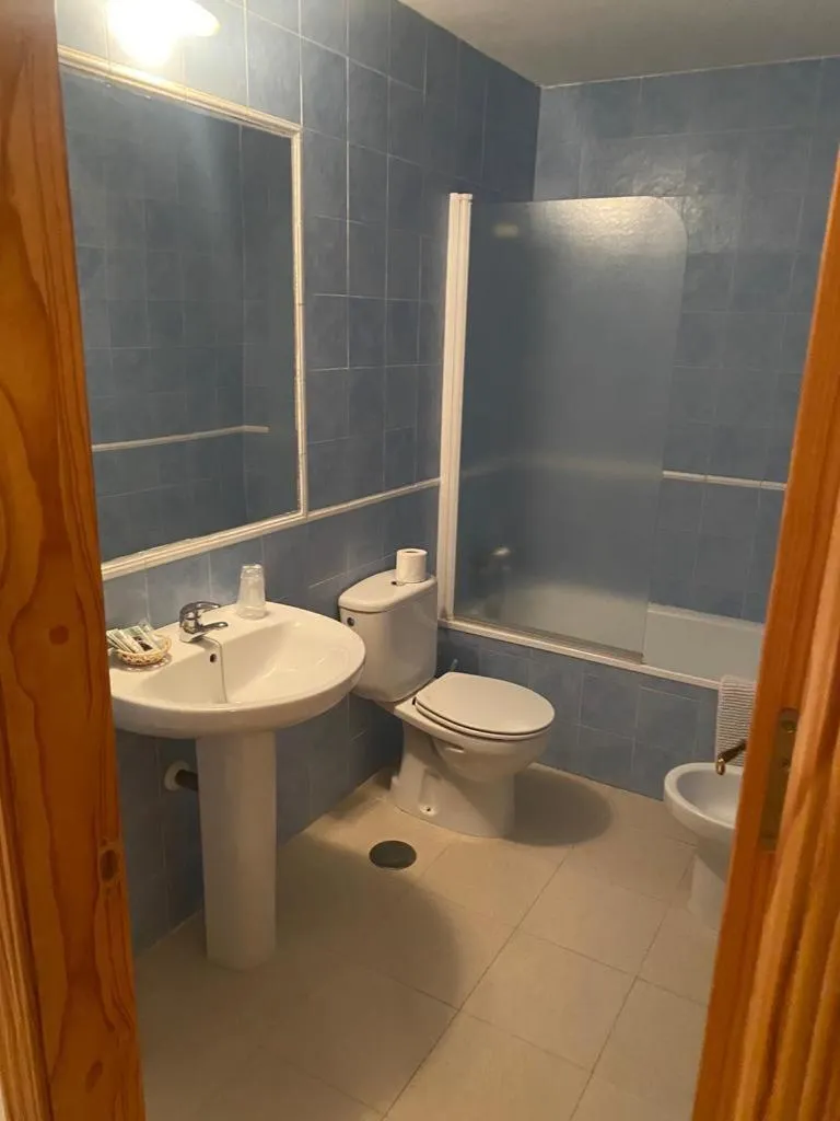 Bathroom in Hostal y Apartamentos la Vereda