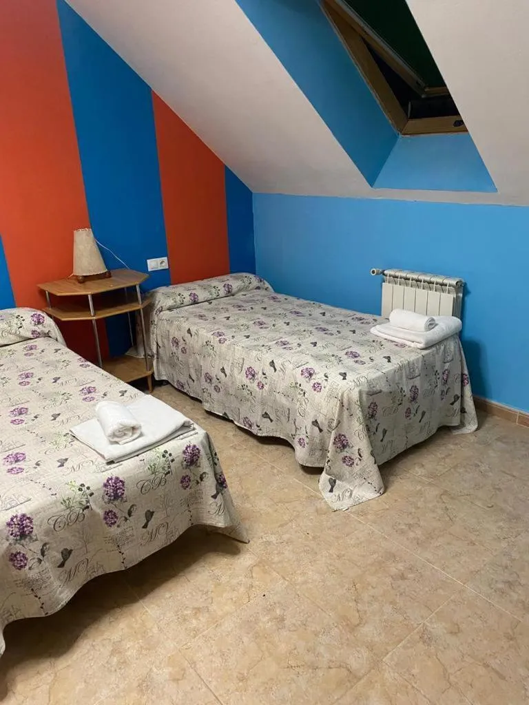 Bedroom, Bed in Hostal y Apartamentos la Vereda