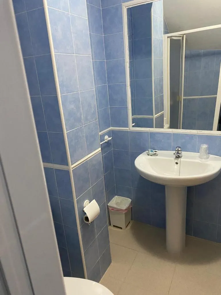 Bathroom in Hostal y Apartamentos la Vereda