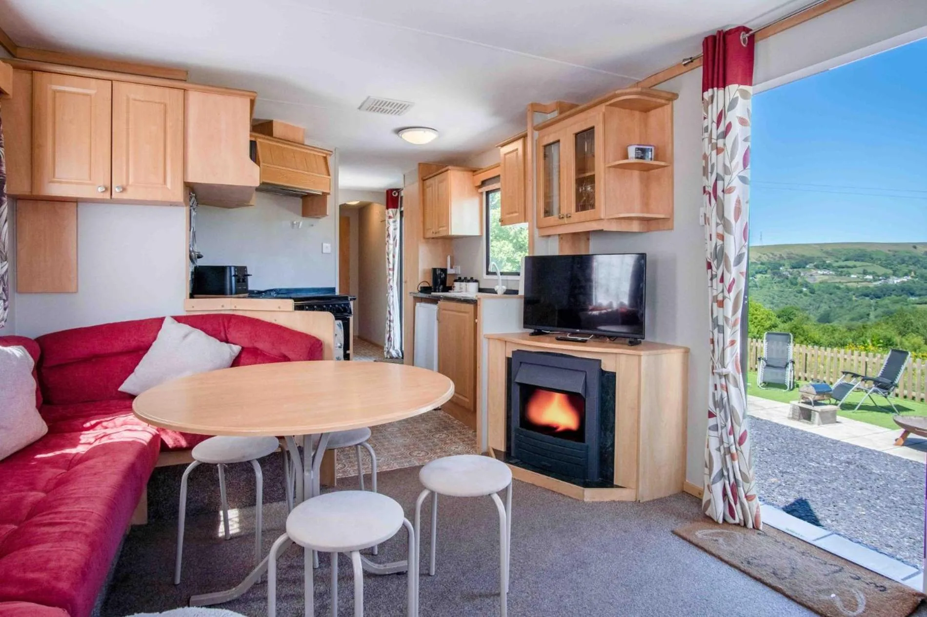 Hopkins Retreat - 3 Bedroom Caravan - Hot Tub