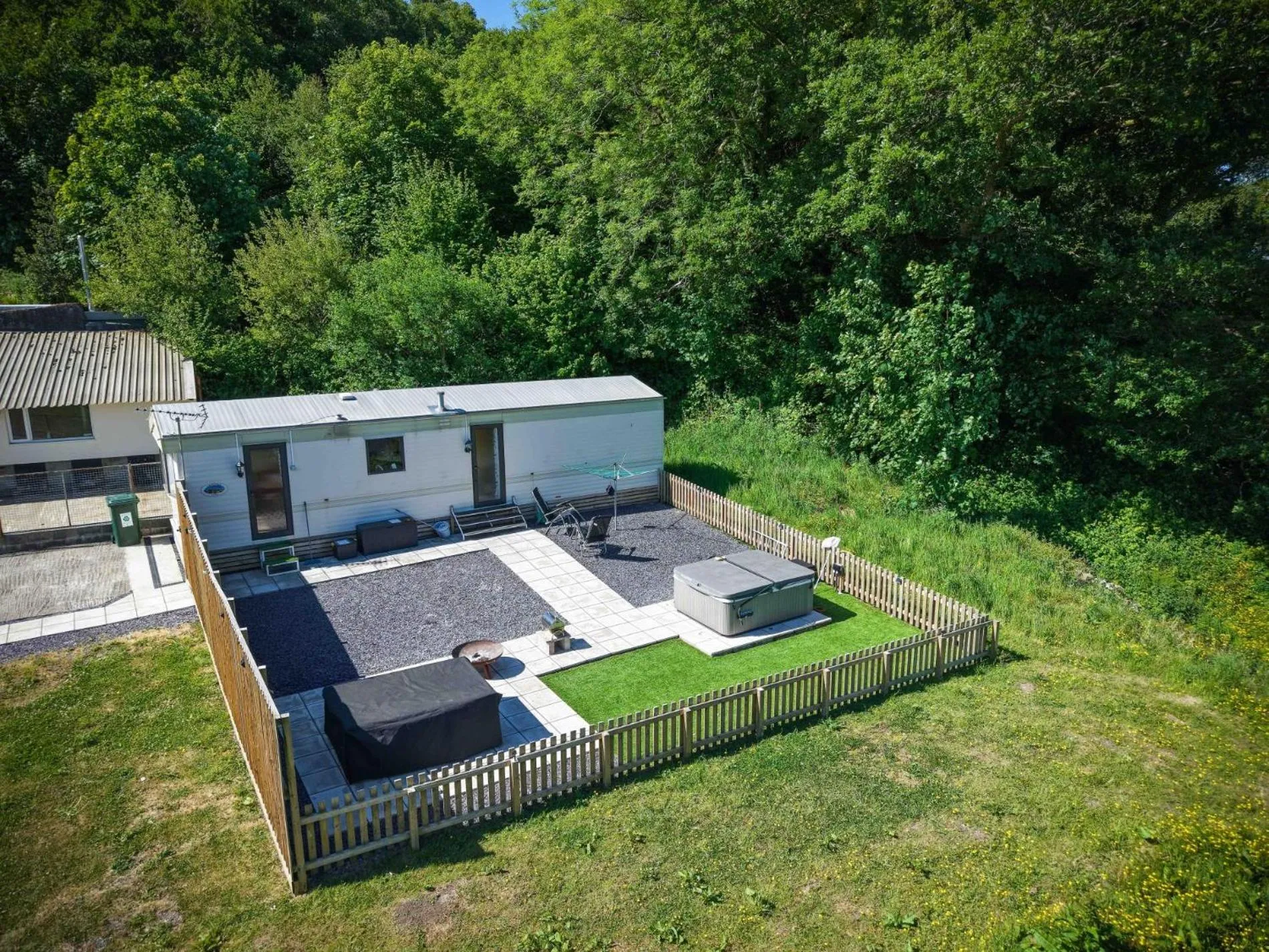 Hopkins Retreat - 3 Bedroom Caravan - Hot Tub