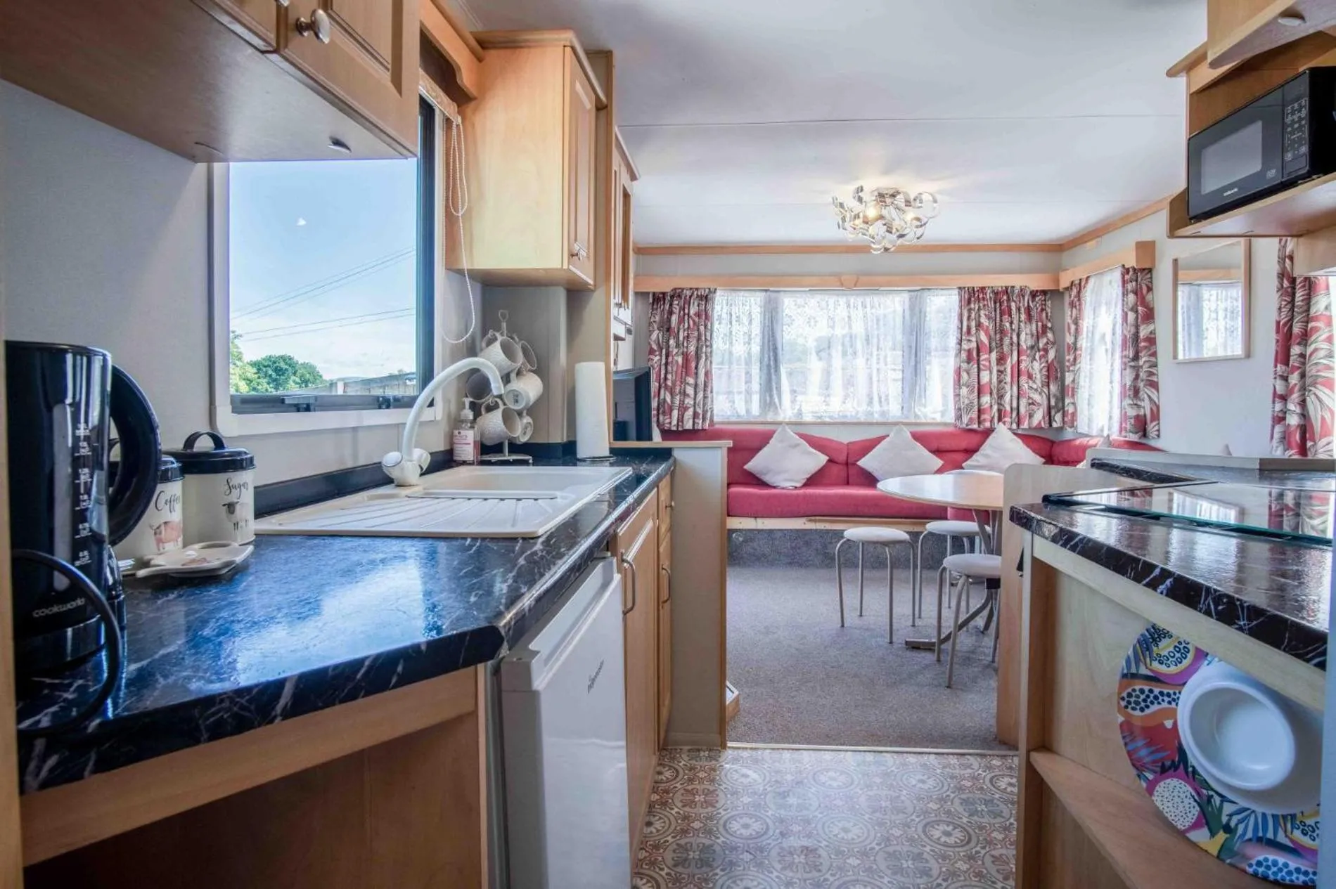 Hopkins Retreat - 3 Bedroom Caravan - Hot Tub