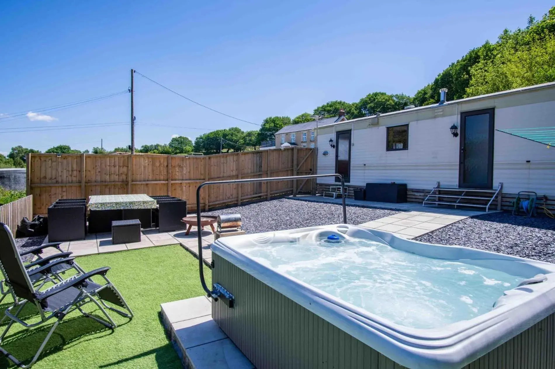 Hopkins Retreat - 3 Bedroom Caravan - Hot Tub Hopkins Retreat - 3 Bedroom Caravan - Hot Tub