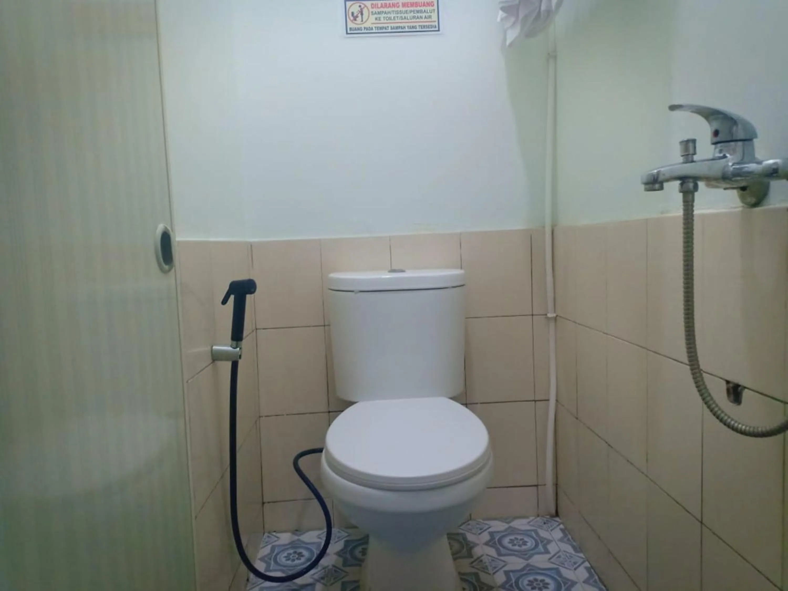 Bathroom in Hotel O Rungkut Near Its Surabaya Formerly Ace Business Hotel