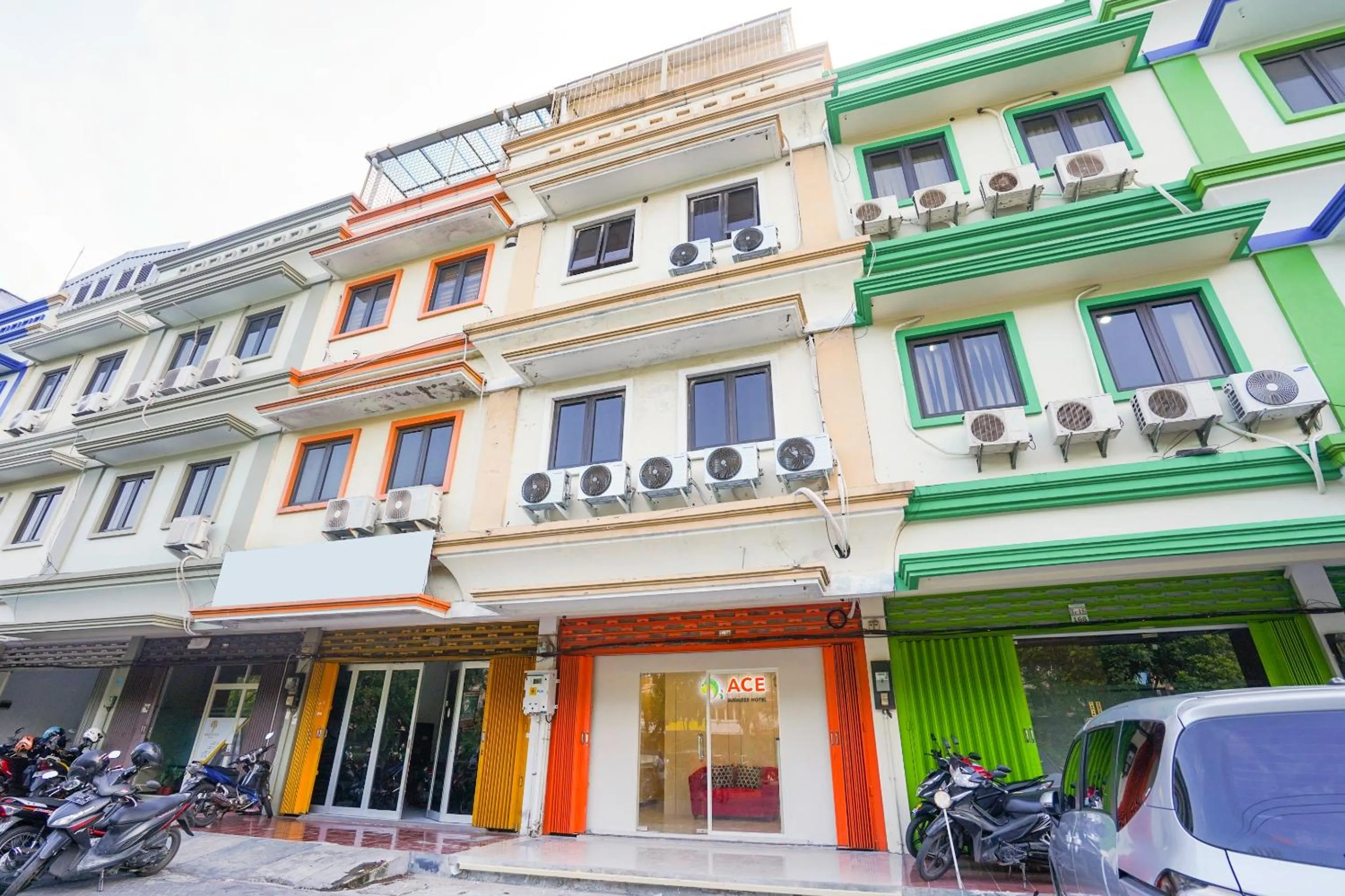 Property building in Hotel O Rungkut Near Its Surabaya Formerly Ace Business Hotel