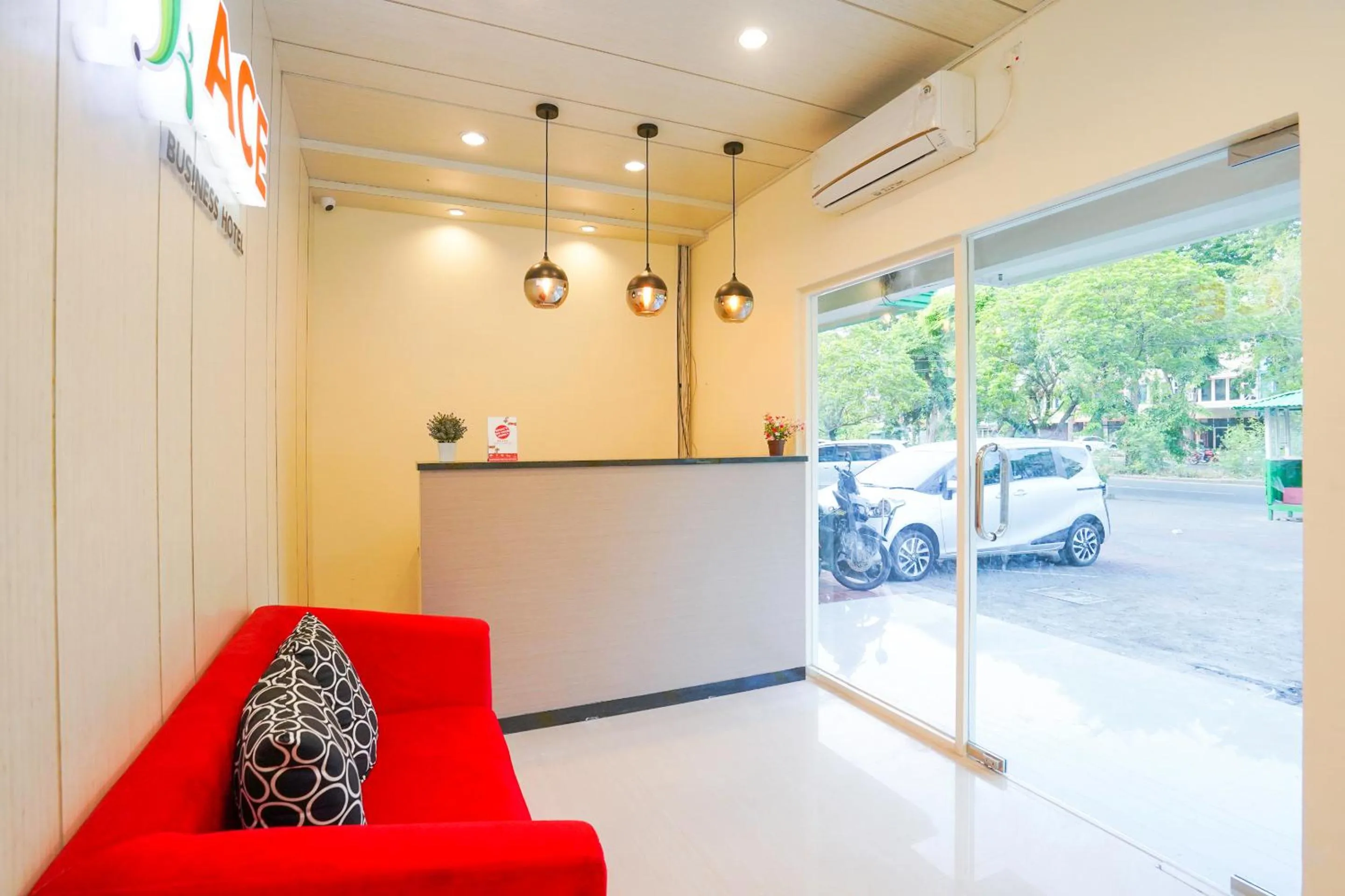Lobby or reception in Hotel O Rungkut Near Its Surabaya Formerly Ace Business Hotel