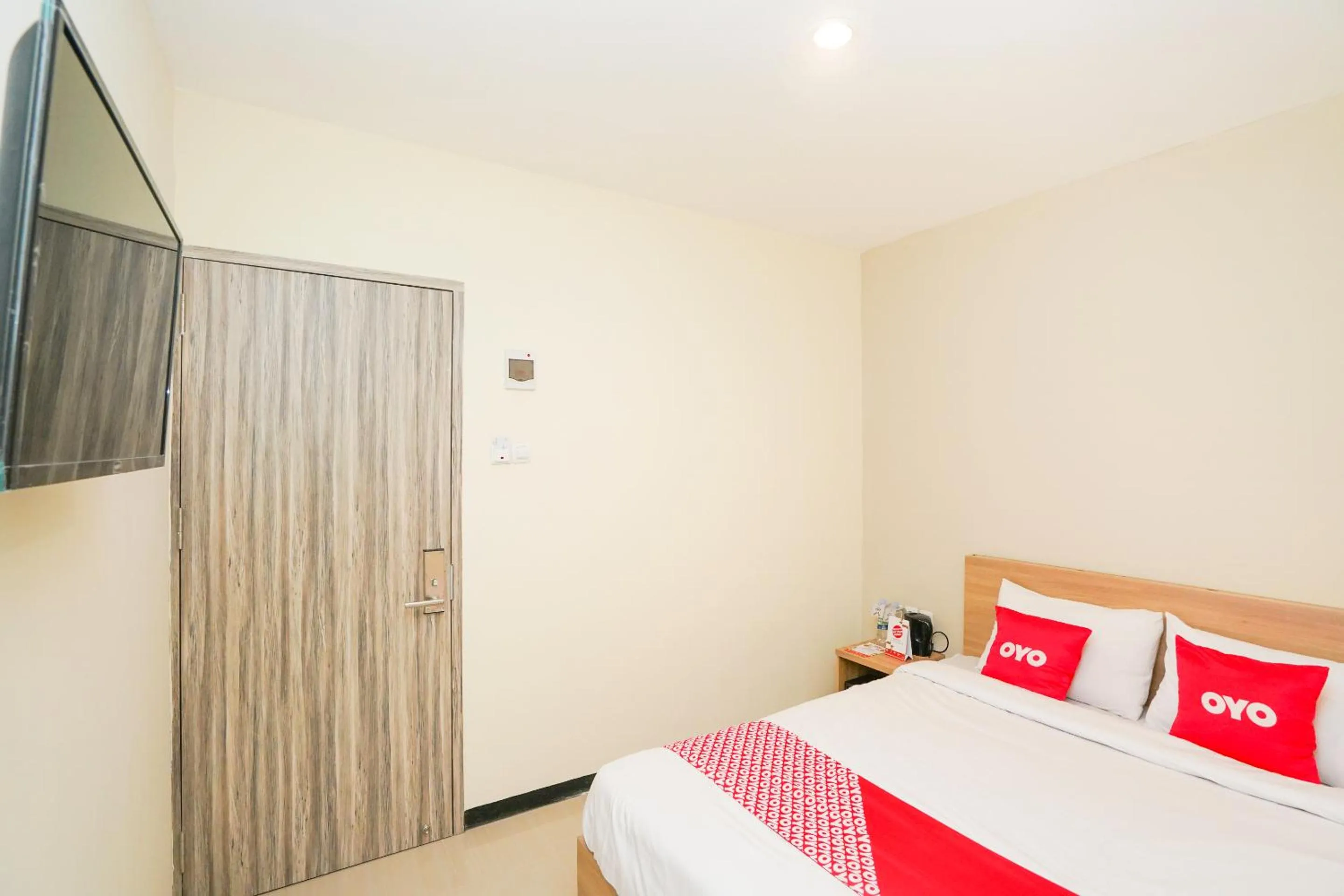 Bedroom, Bed in Hotel O Rungkut Near Its Surabaya Formerly Ace Business Hotel