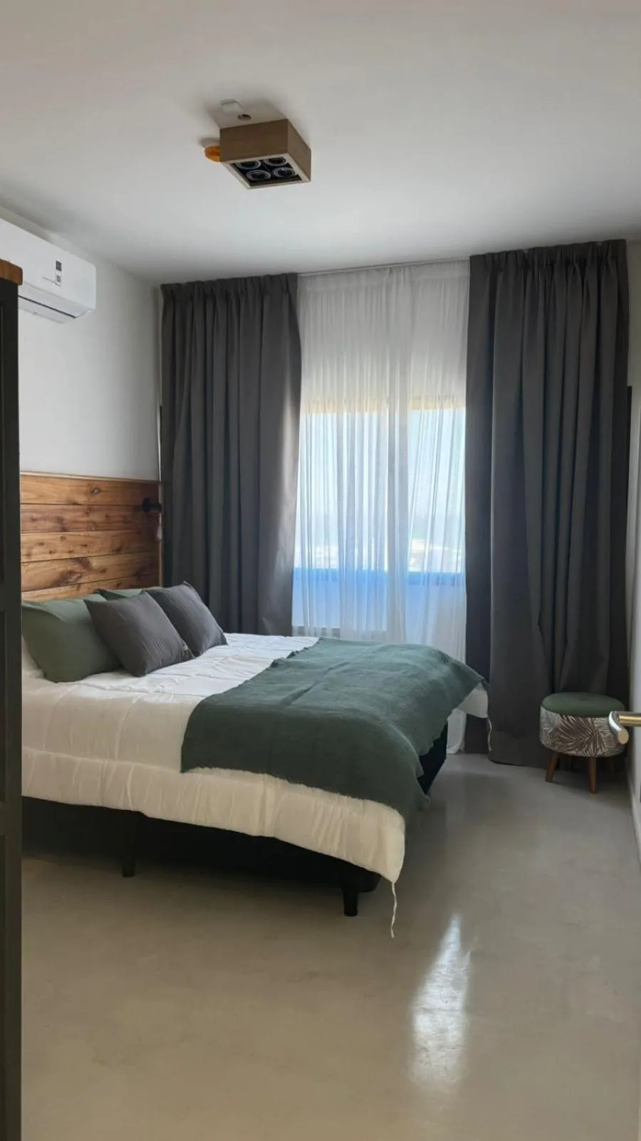 Photo of the whole room, Bed in Parry Smart Hotel