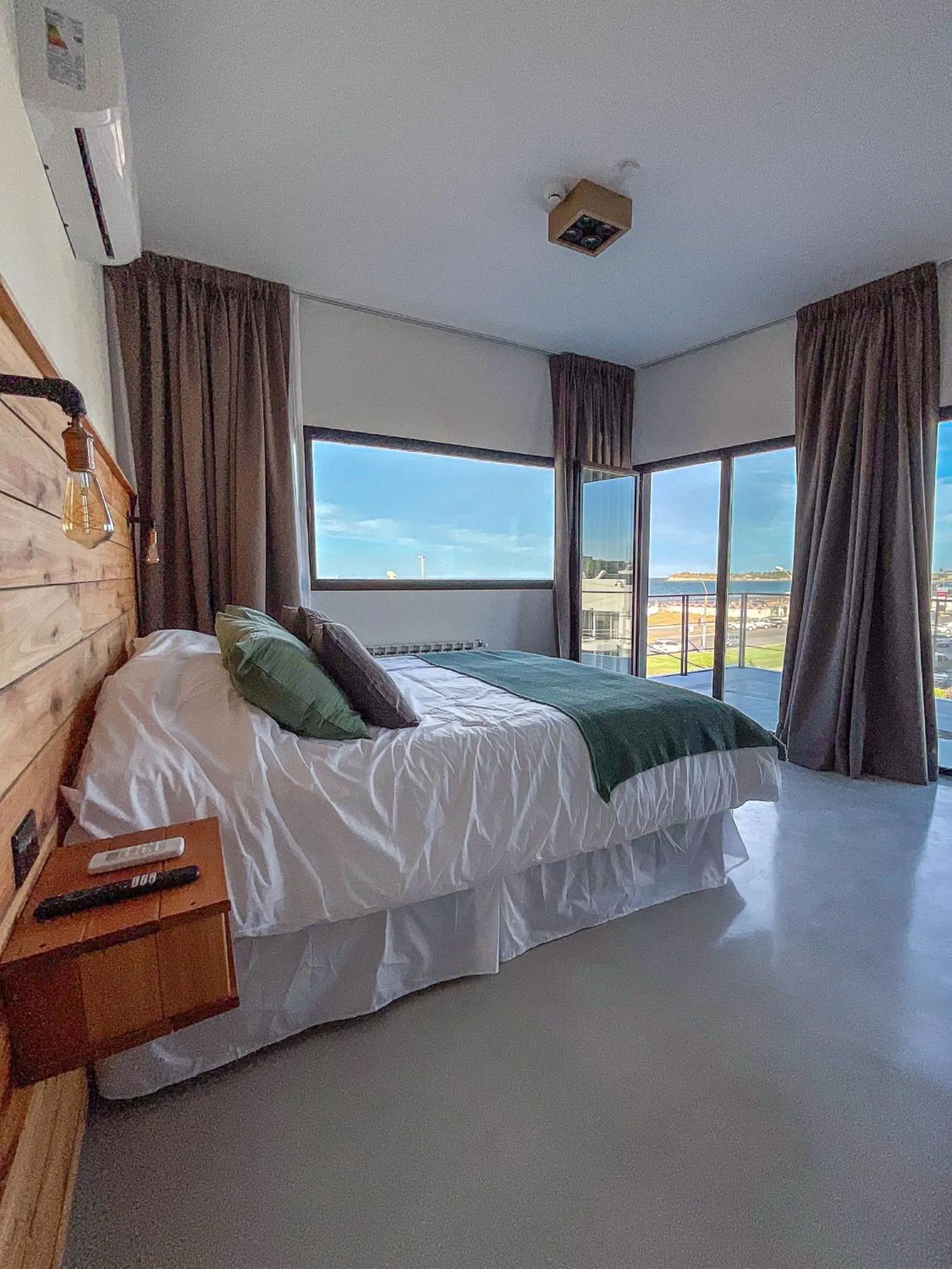 Bed in Parry Smart Hotel