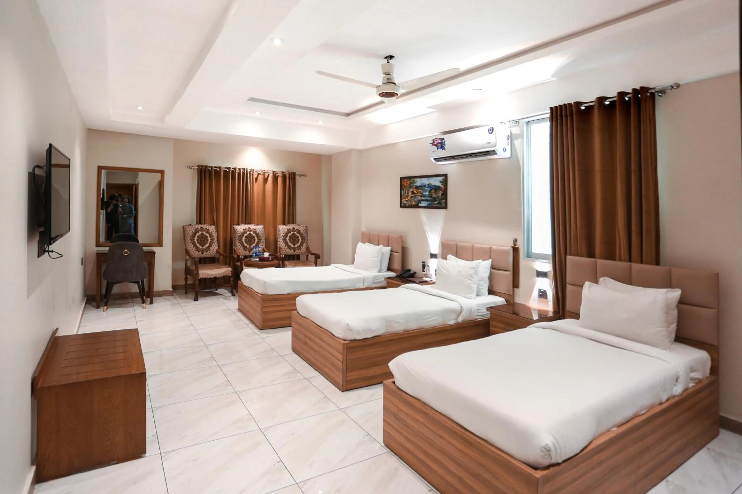 Bedroom in Hotel Pearl Inn