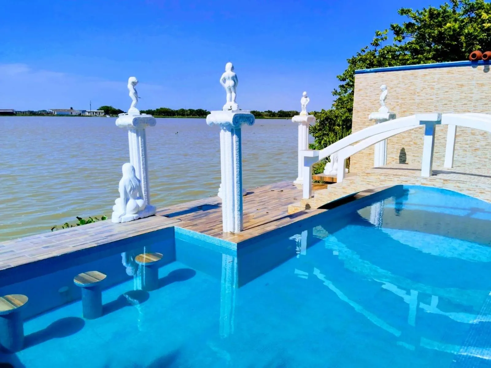 River Blue Hotel