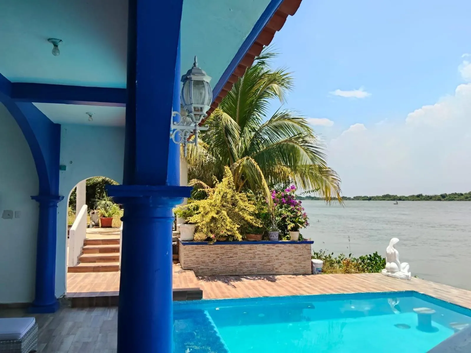 River Blue Hotel