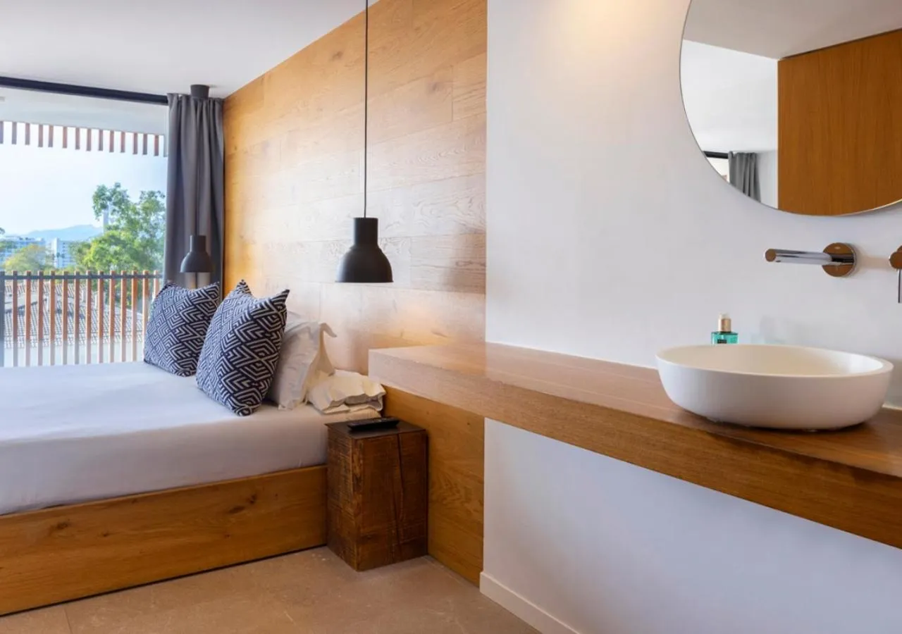 Bathroom, Bed in Las Gaviotas Suites Hotel & Spa