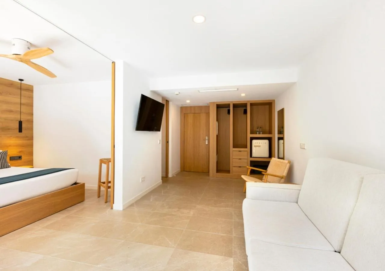 Photo of the whole room, Bed in Las Gaviotas Suites Hotel & Spa