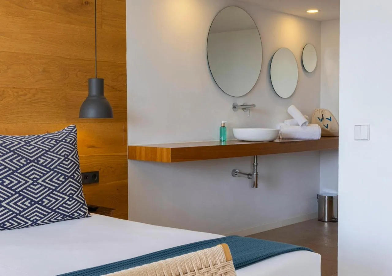 Bathroom, Bed in Las Gaviotas Suites Hotel & Spa