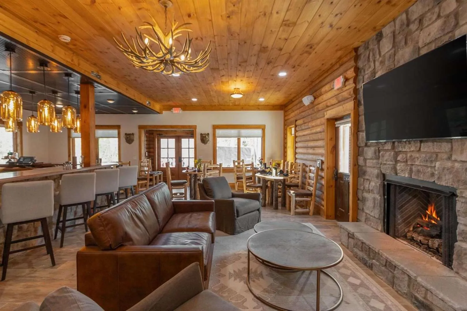 Communal lounge/ TV room in The Timber at Holly Branch