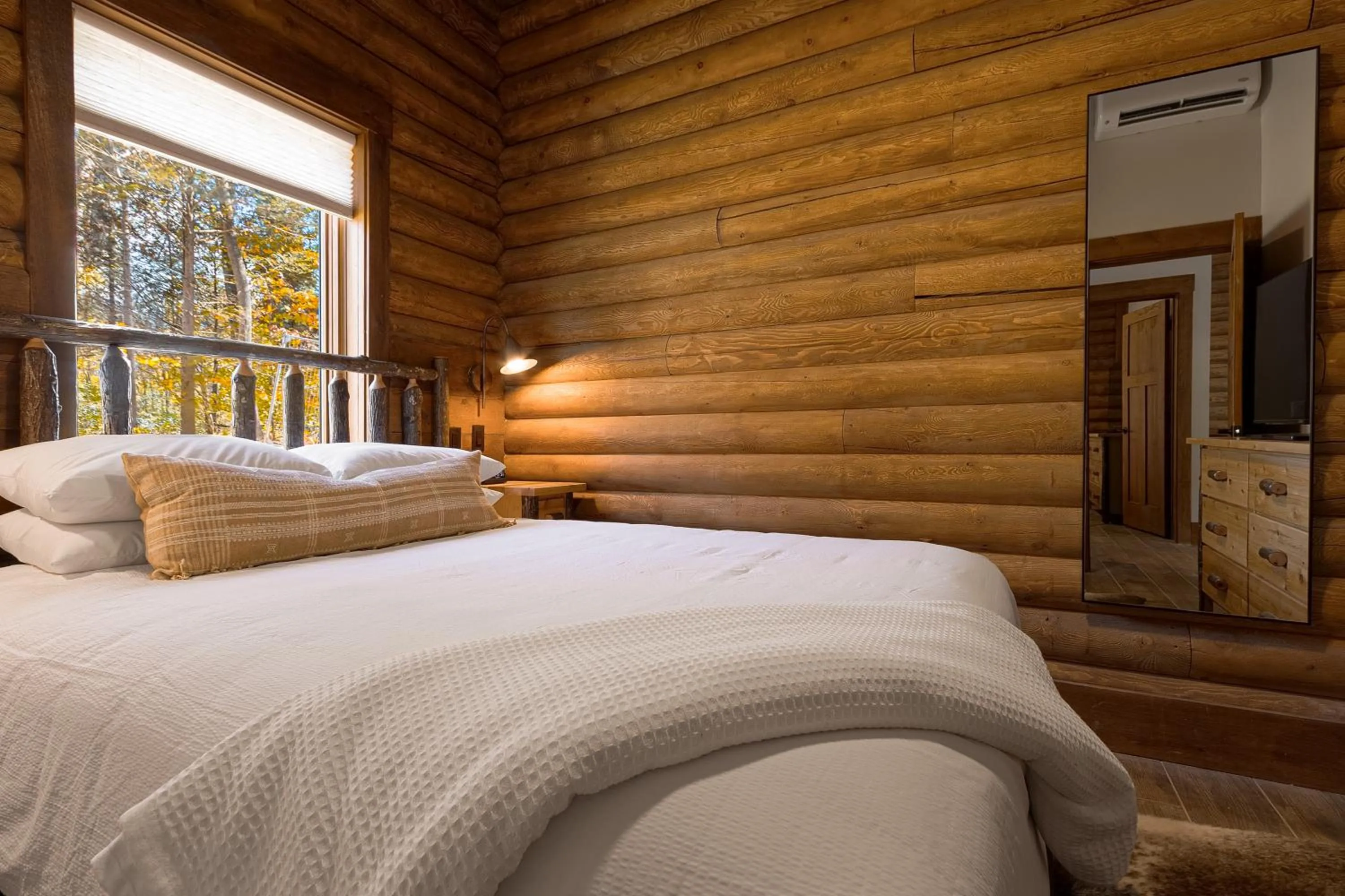 Bedroom, Bed in The Timber at Holly Branch
